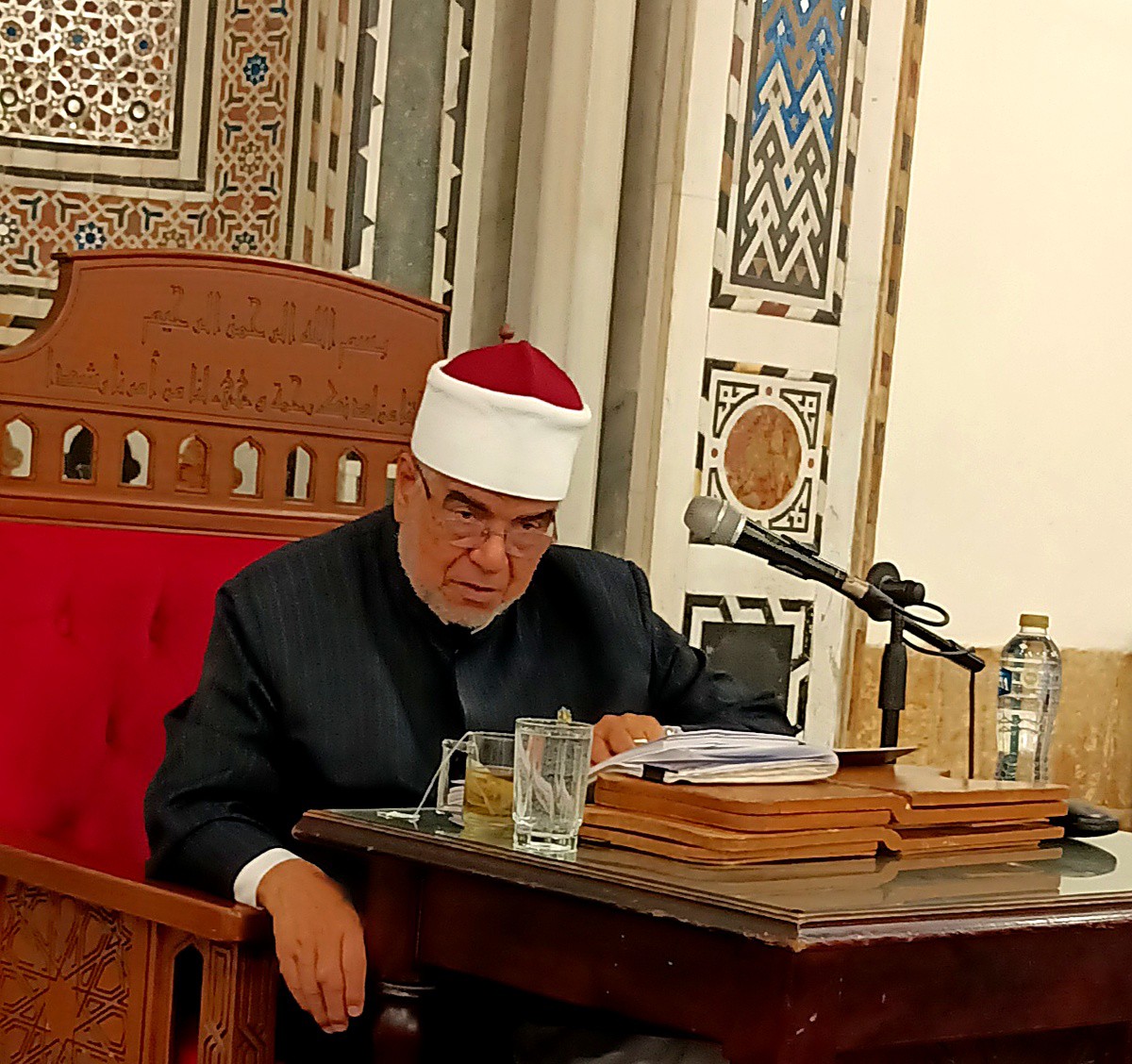 السكران بحرام إذا طلق امرأته يقع الطلاق وإذا تسبب في أذى غيره يعاقب
