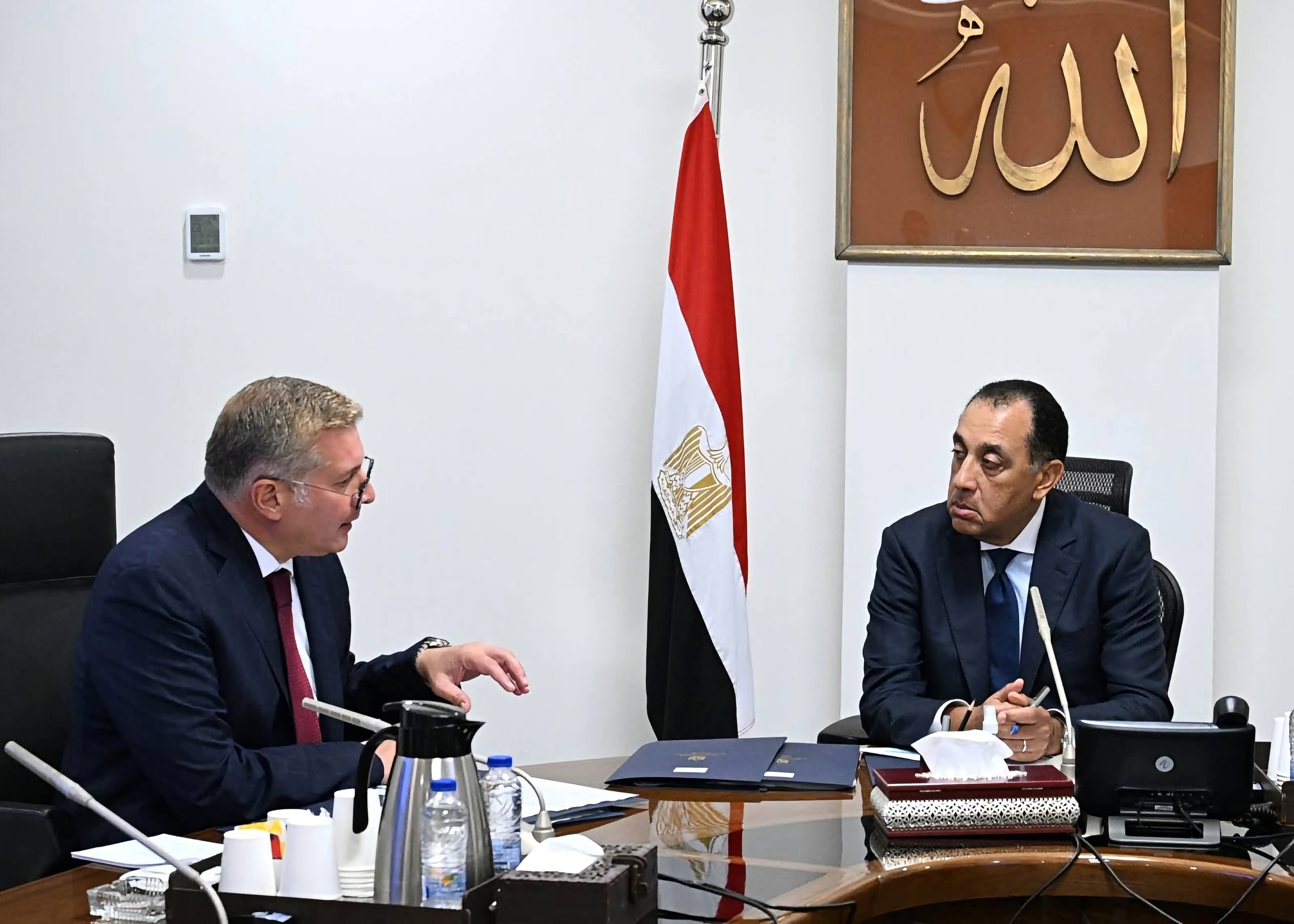 «خاصة فصل الصيف »:  رئيس الوزراء يتابع مع وزير البترول: تأمين احتياجات محطات الكهرباء والقطاعات الحيوية من الوقود والغاز