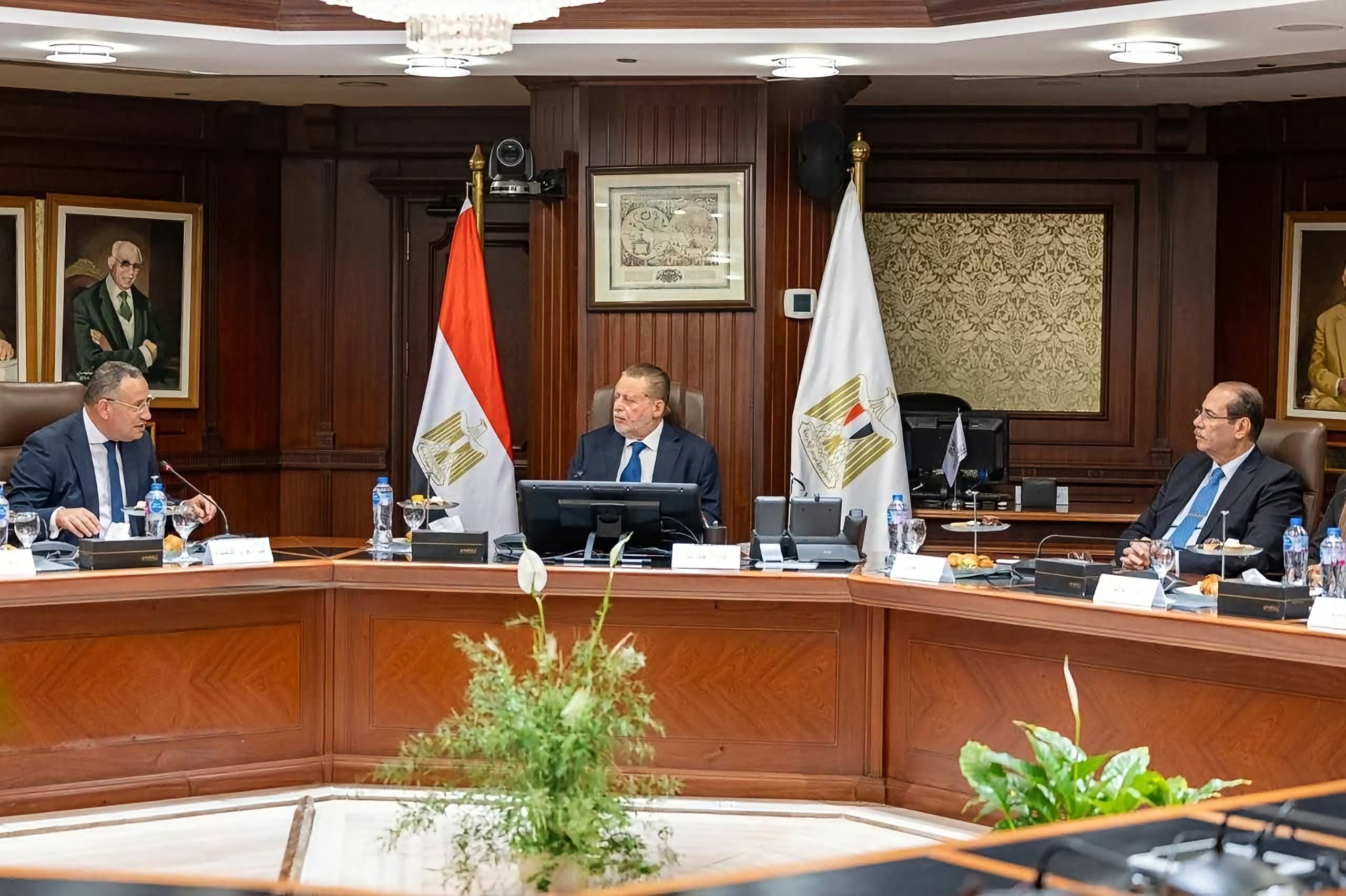 محافظ البنك المركزي يبحث مع وزير التعليم العالي تطوير "منحة علماء المستقبل" واستقبال دفعة جديدة