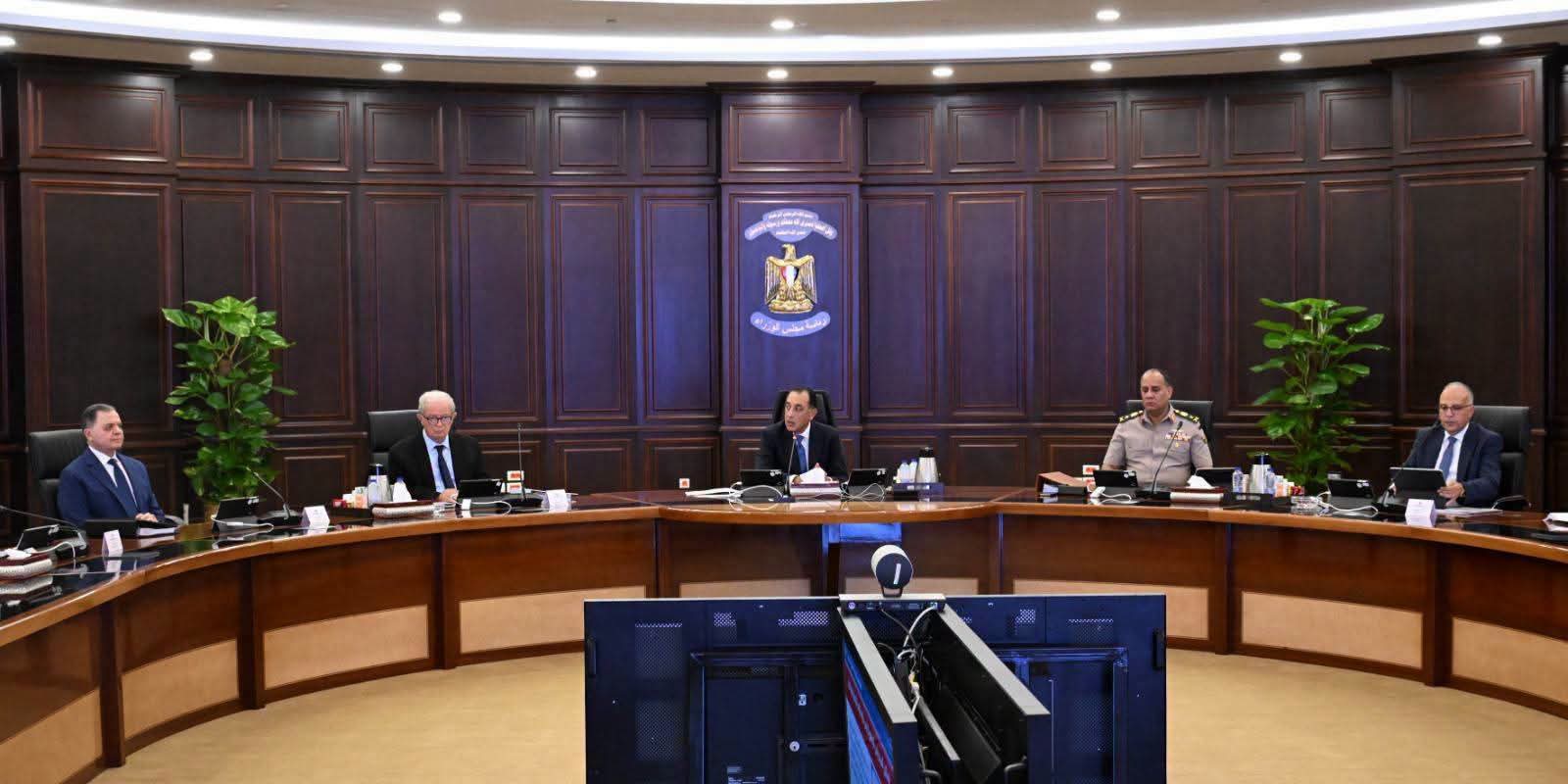 مجلس الوزراء يوافق على حزمة قرارات جديدة.. منح لتحلية المياه وتيسيرات للأراضي الصناعية وتأجيل التعداد إلى 2028