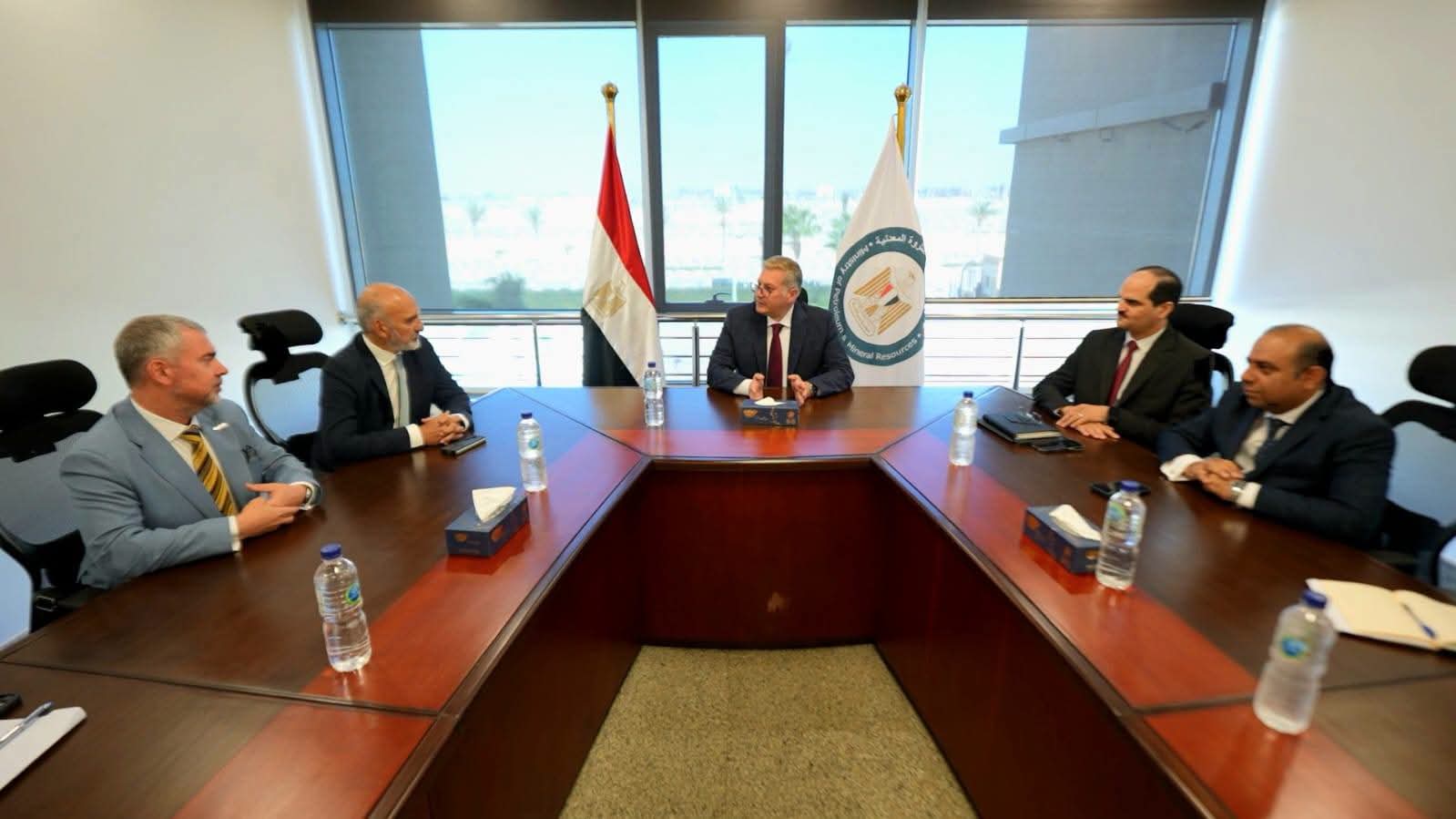 وزير البترول يبحث مع إكسون موبيل تنفيذ اتفاق ربط اكتشافات غاز قبرص بالبنية التحتية المصرية