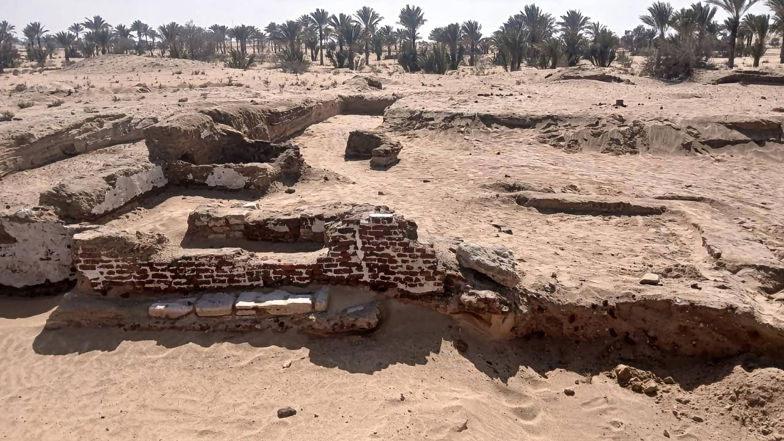 الكشف عن بقايا خان طريق أثري بمدينة «عسيلة» بشمال سيناء