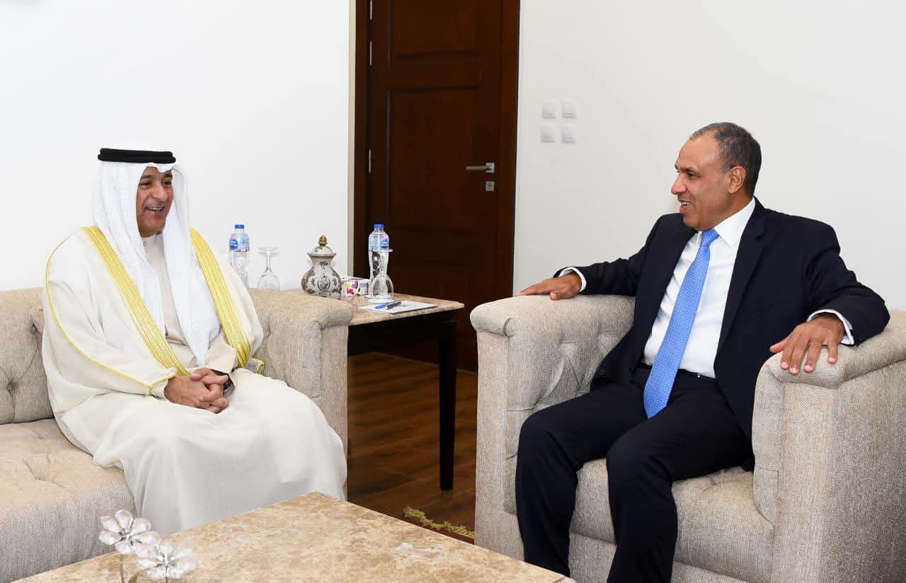 وزير الخارجية يبحث مع أمين مجلس التعاون الخليجي تعزيز التنسيق والأمن الإقليمي