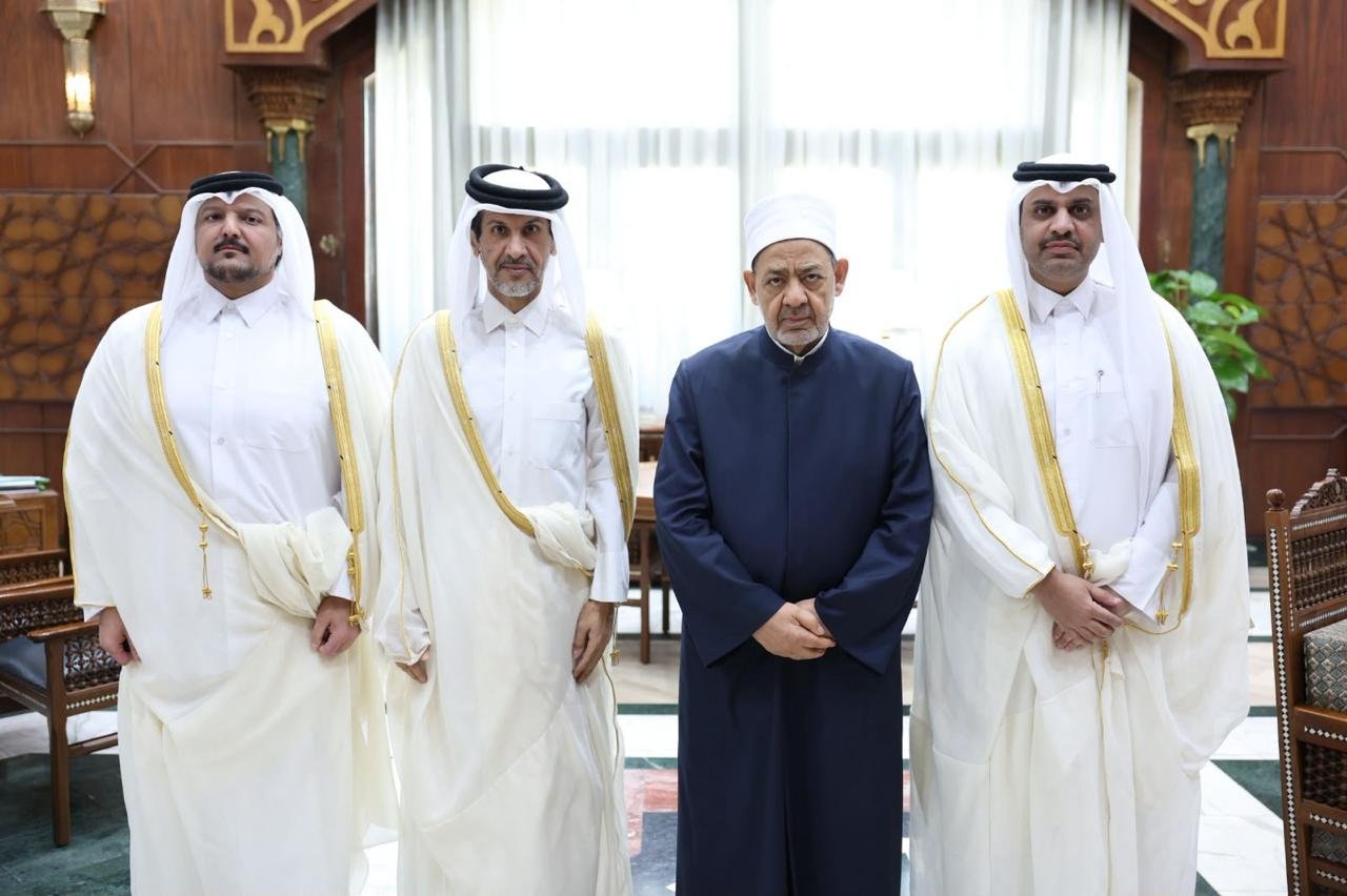 شيخ الأزهر والسفير القطري يبحثان تعزيز التعاون العلمي والدعوي