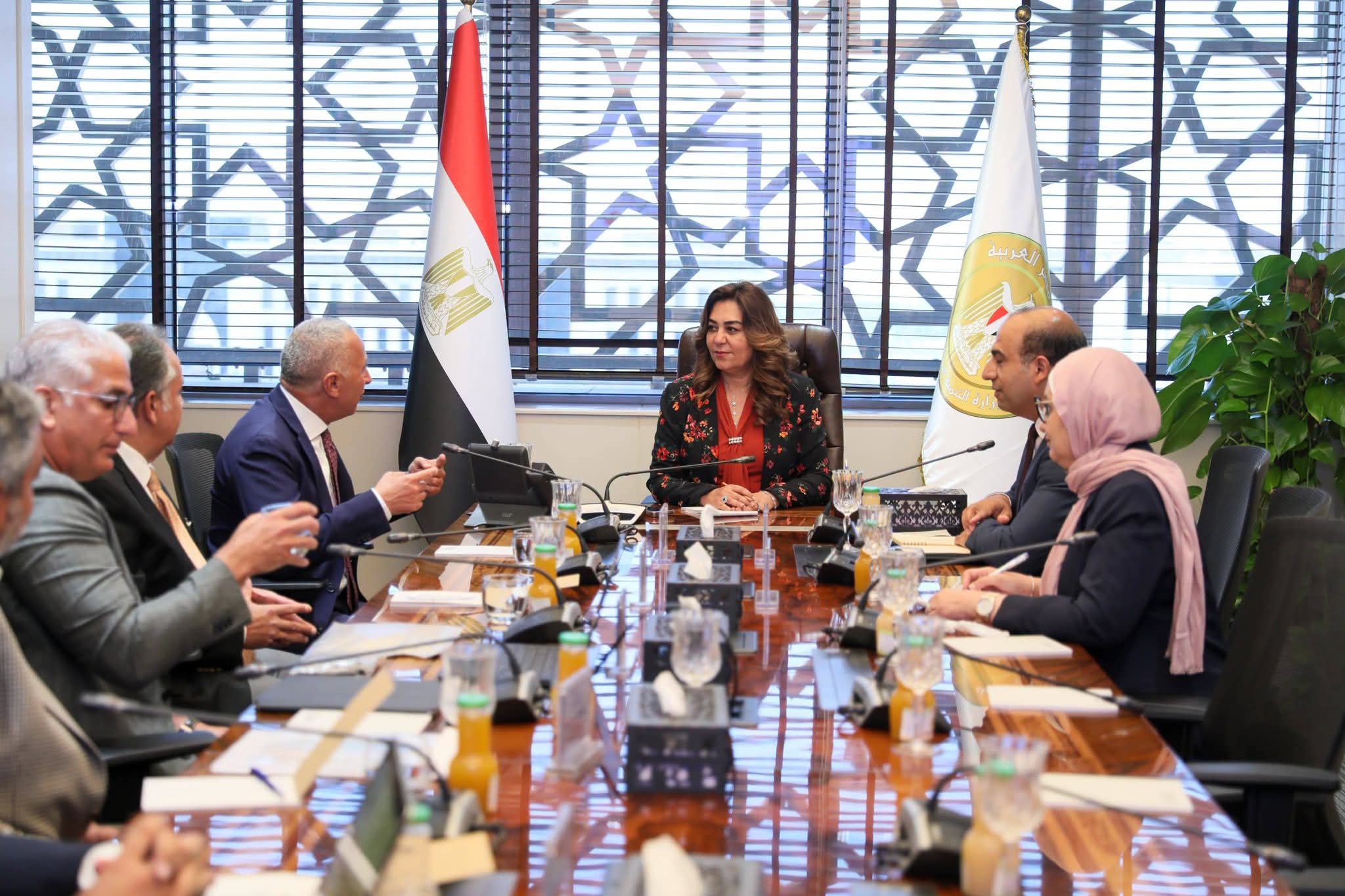 التنمية المحلية والبيئة تبحث تحويل مخلفات السلام إلى وقود بديل بطاقة 4 آلاف طن يوميًا