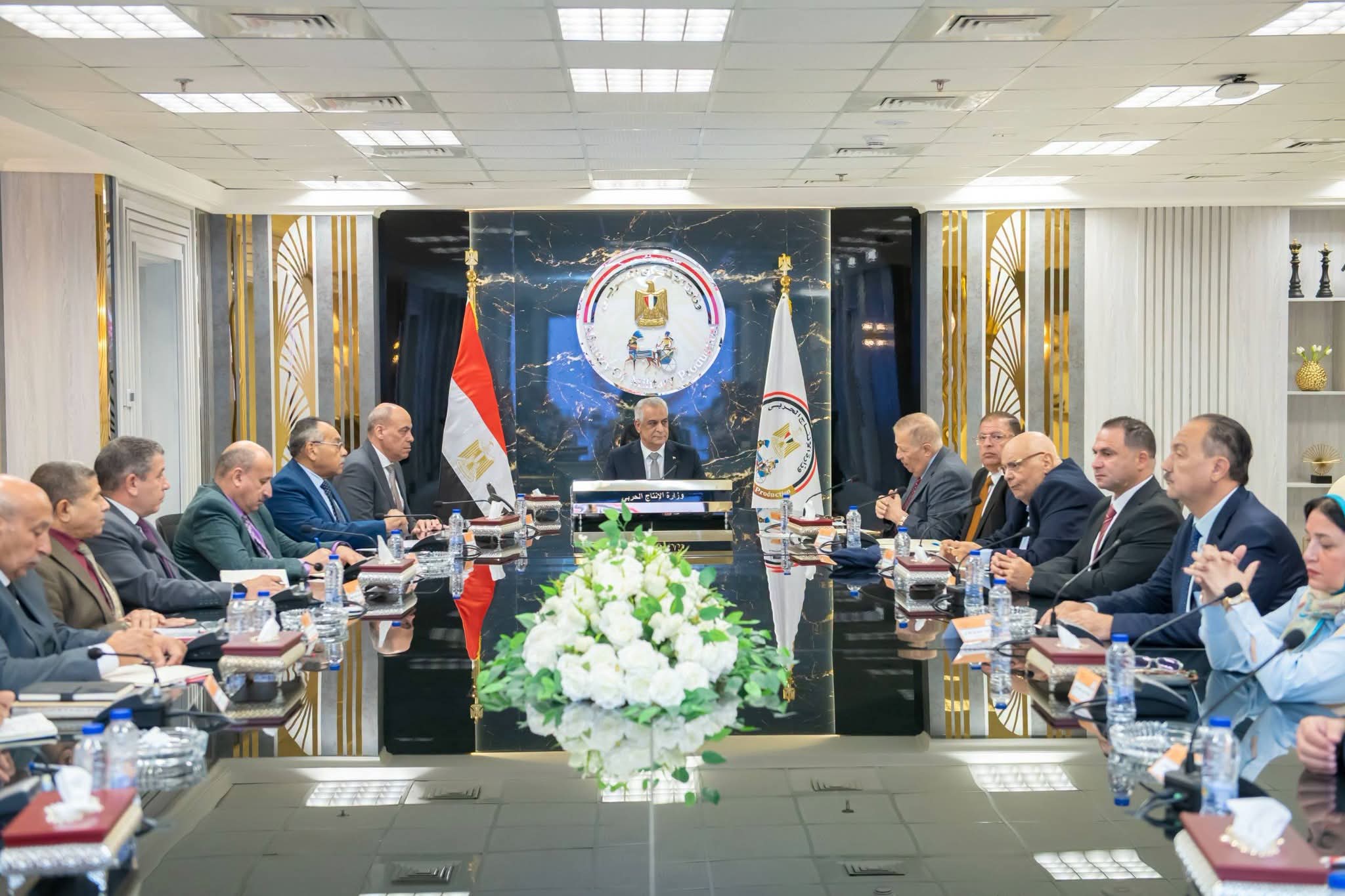 وزير الإنتاج الحربي يبحث مع المستثمرين فرص الشراكة وتعميق التصنيع المحلي