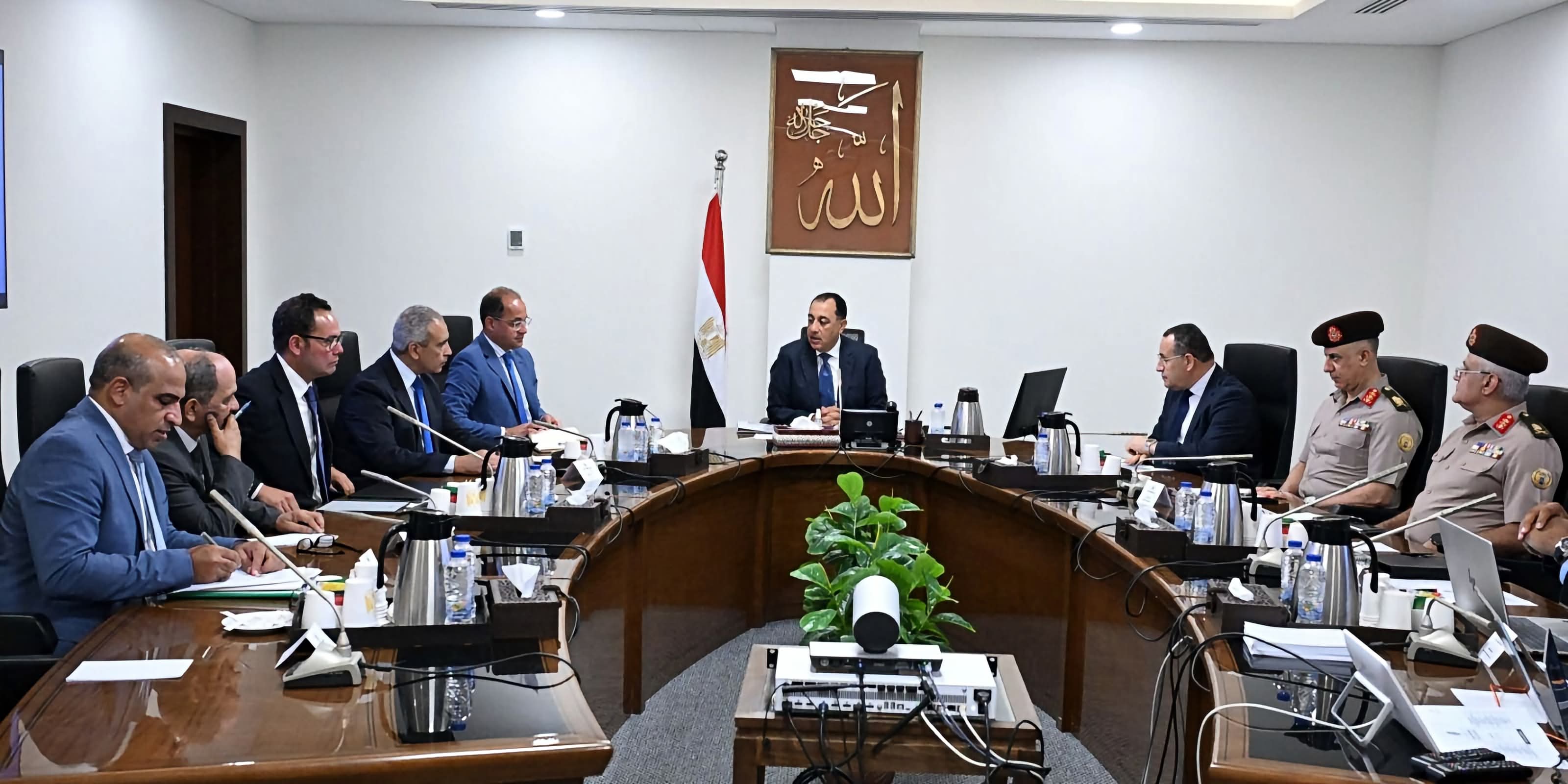 رئيس الوزراء يستعرض خطة تطوير التعليم الجامعي وربط البحث العلمي بسوق العمل
