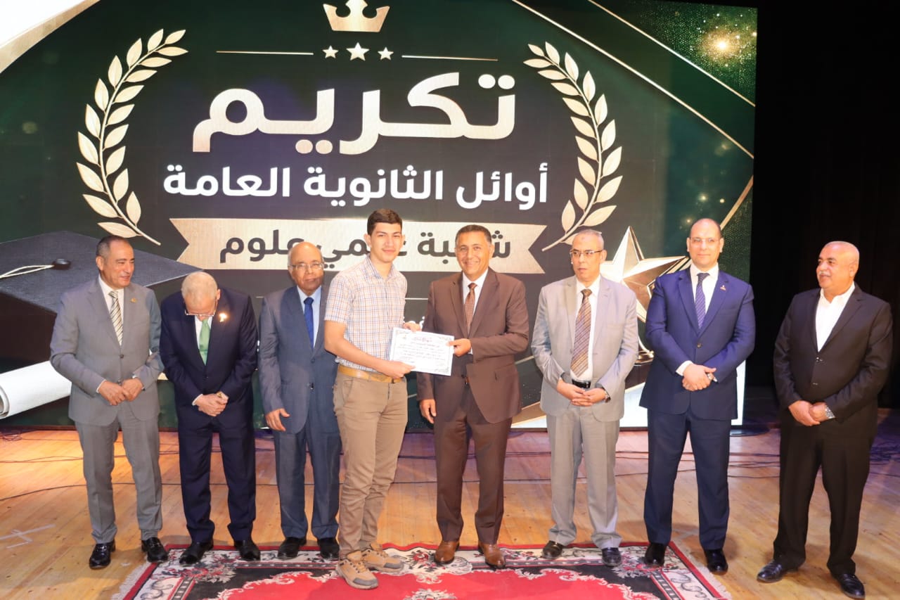 محافظ القليوبية يكرم 75 من أوائل الشهادات العامة للعام الدراسي 2025/2026