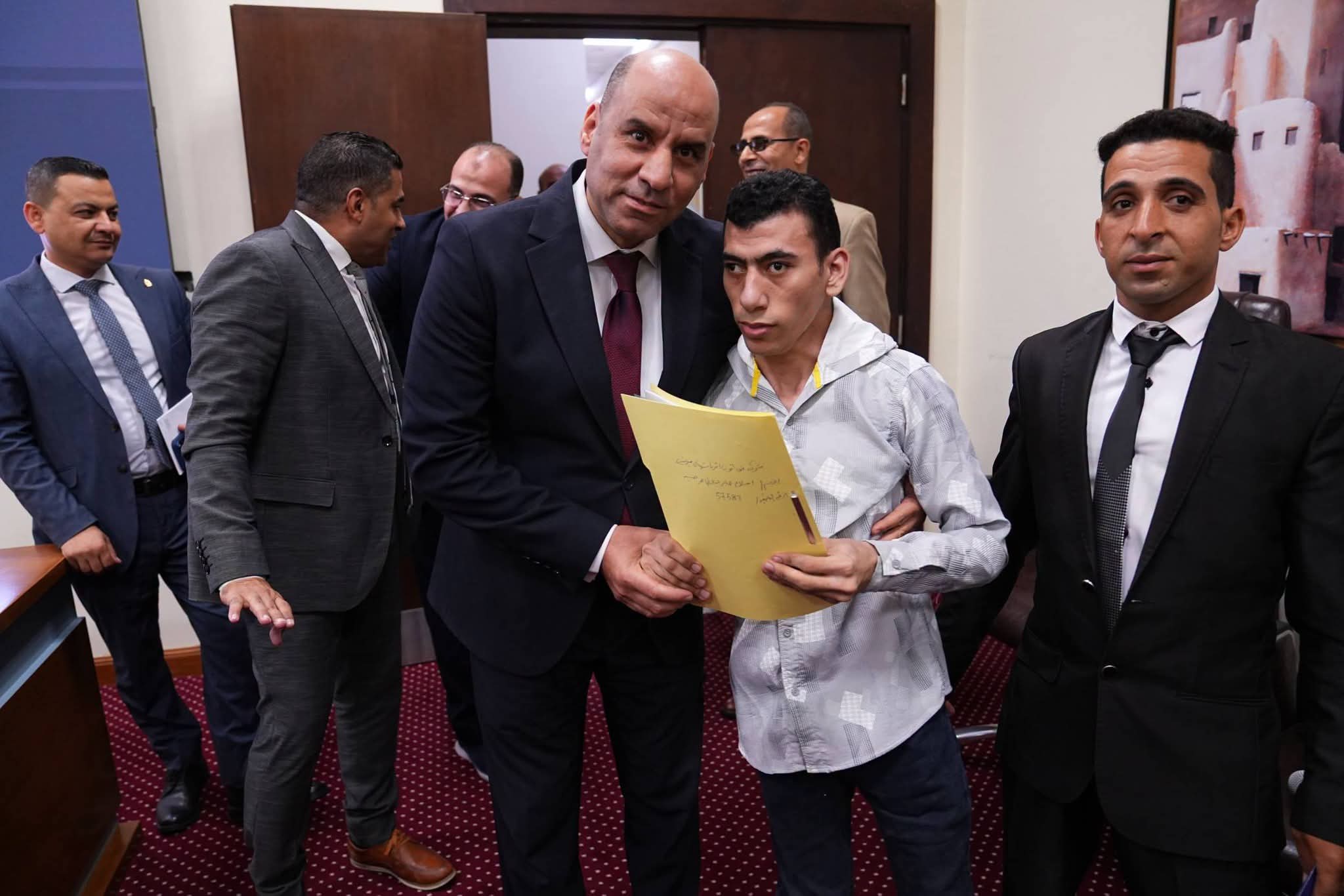 وزير العمل يسلم عقودًا لذوي الهمم ويوقع بروتوكولًا لتدريب 325 شابًا بالجيزة