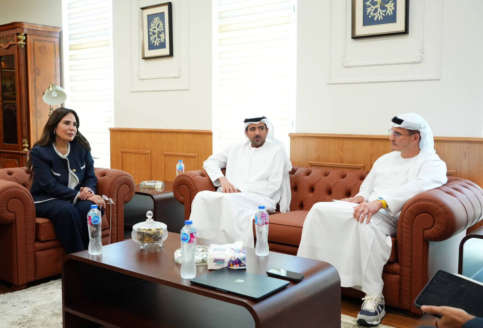 وزيرة الإسكان تتابع تنفيذ رأس الحكمة مع «مدن» الإماراتية