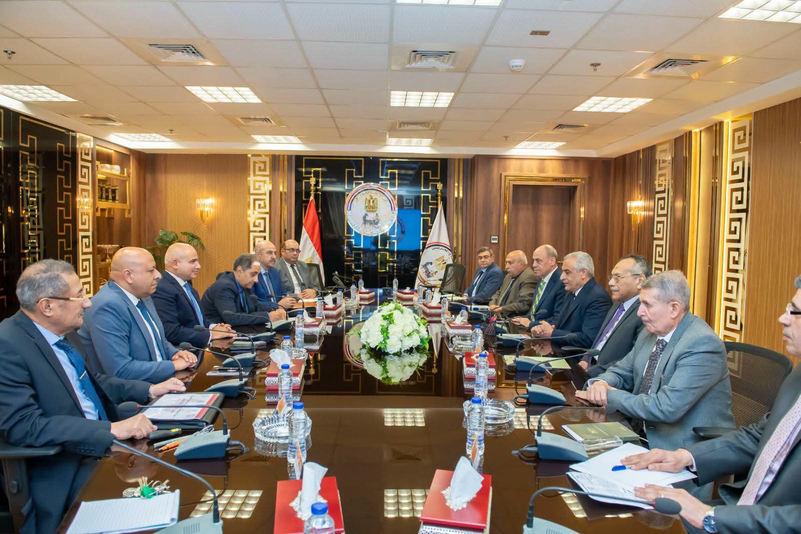 الإنتاج الحربي والاقتصادية لقناة السويس تبحثان تنفيذ مشروعات مصانع ومحطات مياه