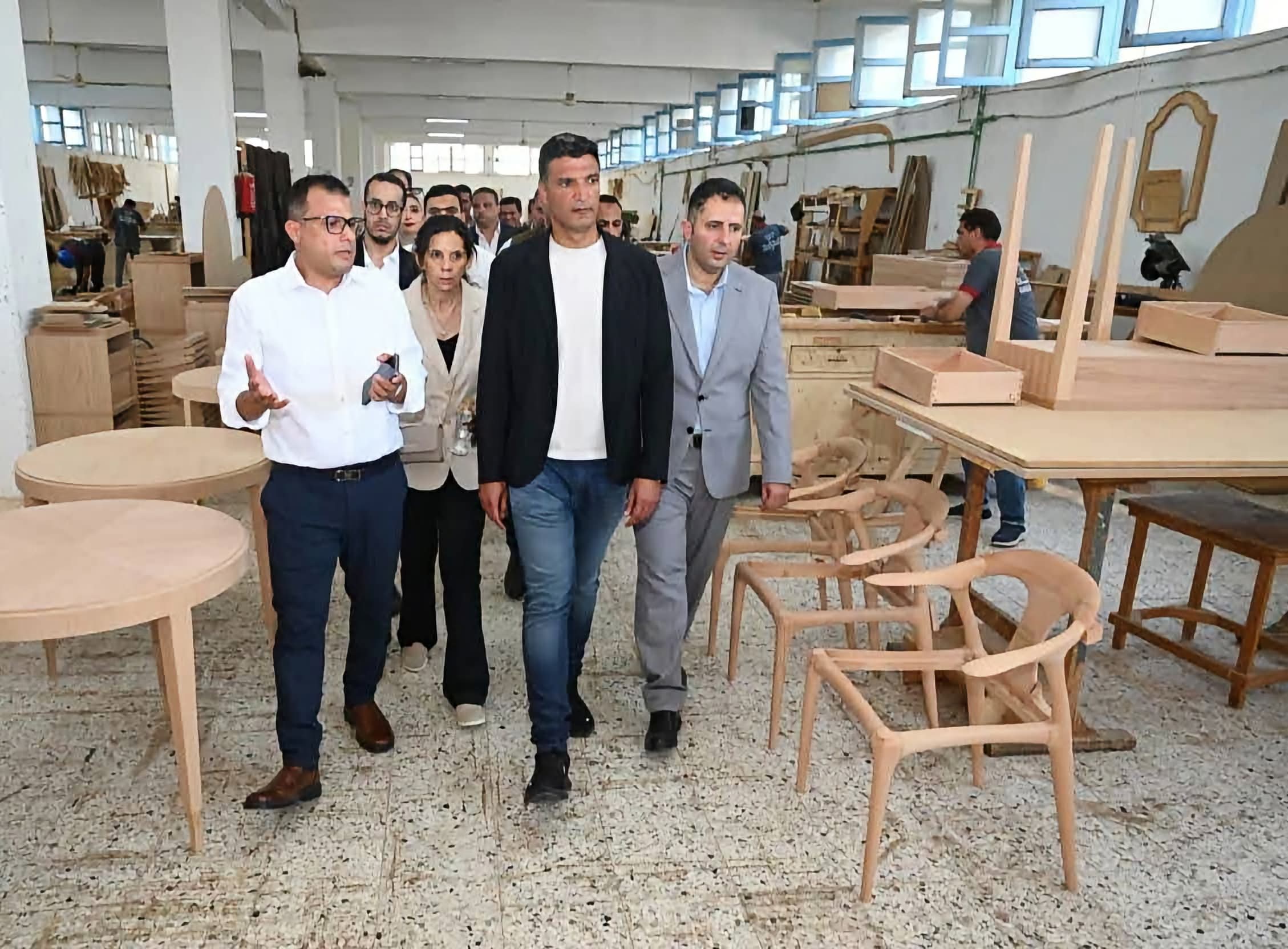 وزير الصناعة يتفقد 4 مصانع بدمياط.. ويعلن خطة لمكافحة هجرة العمالة ودعم صناعة الأثاث