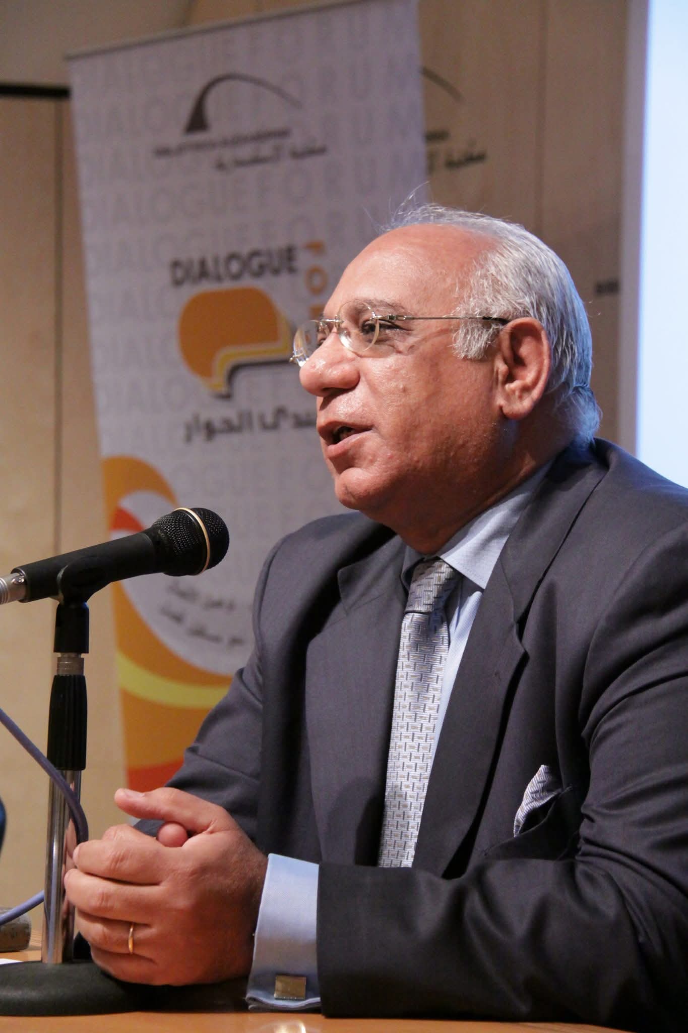 نادر نور الدين يحذر رجال شحاتة المقدس: «لا تجعلوا أنفسكم دولة داخل الدولة»