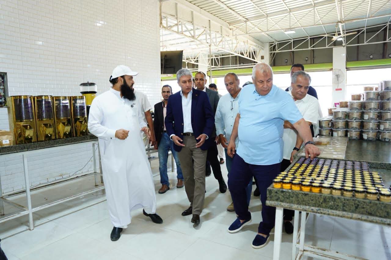 وزير السياحة ومحافظ مطروح يبحثان إقامة مهرجان لحصاد الزيتون والتراث البدوي