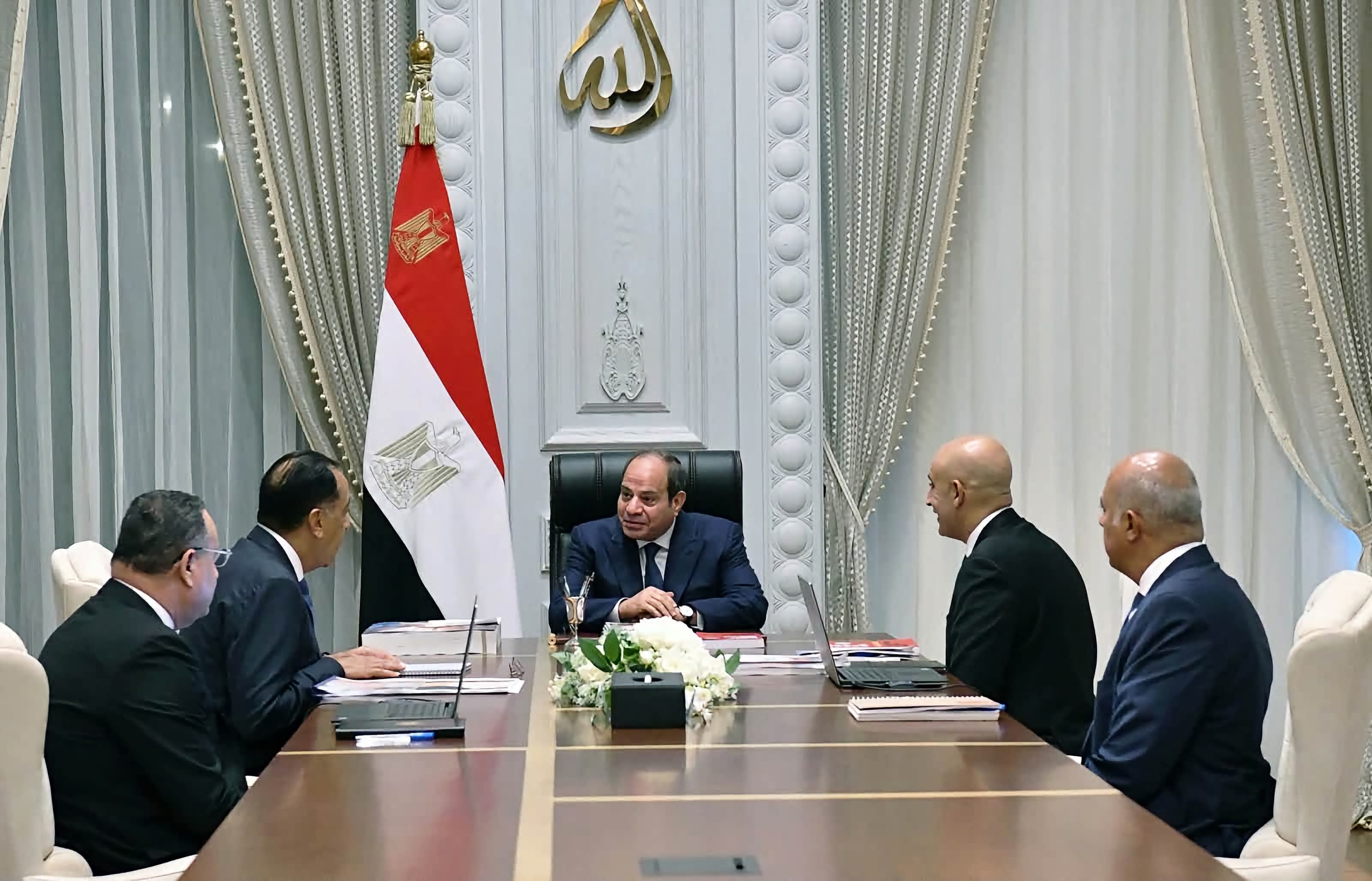 السيسي يوجه بتخفيف أعباء الدراسة وضبط المصروفات المدرسية قبل العام الجديد