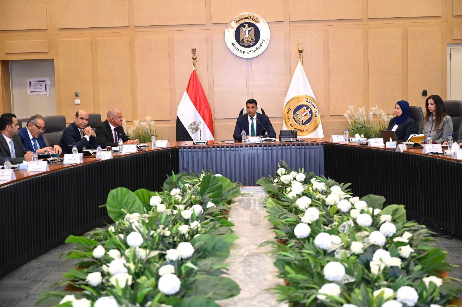 «شهادة قيمة» لتقييم المصانع وربط الحوافز بالمكون المحلي.. خارطة طريق جديدة لتفضيل المنتج المصري