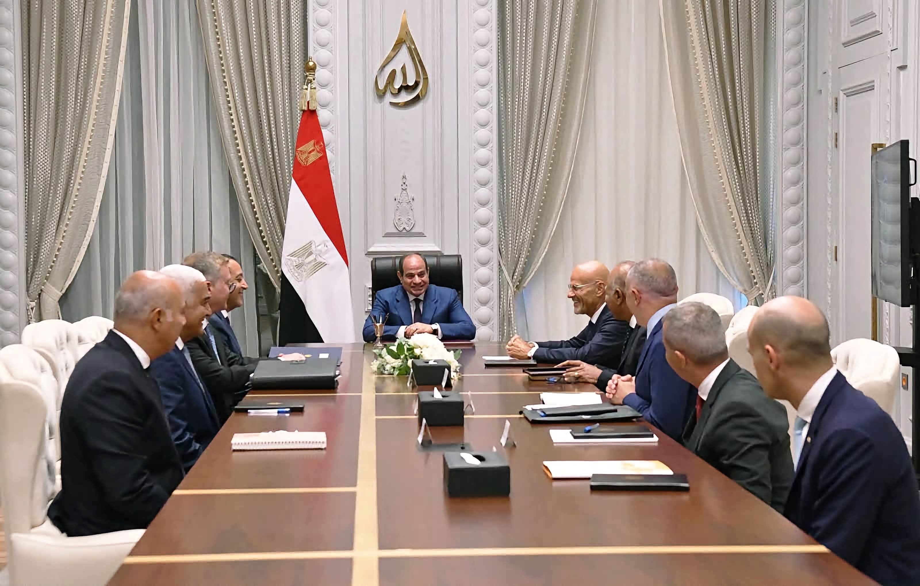 إيني تخطط لحفر 30 بئرًا استكشافيًا و200 بئر تنموي في مصر
