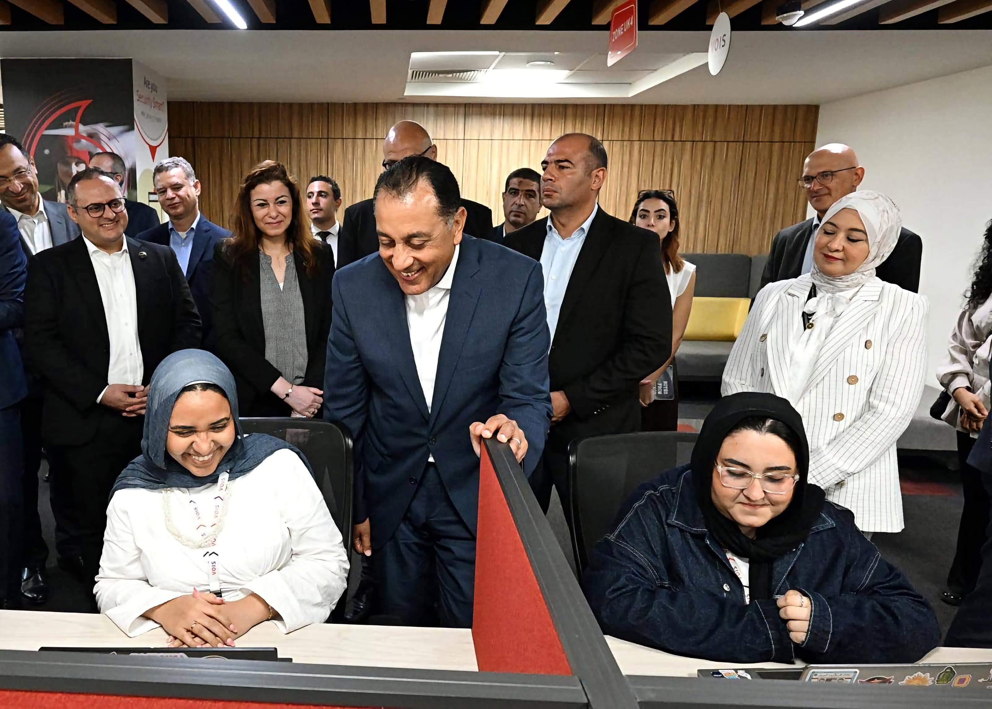 رئيس الوزراء يزور «فودافون للحلول الذكية» بالإسكندرية.. 9500 موظف وصادرات بـ200 مليون يورو