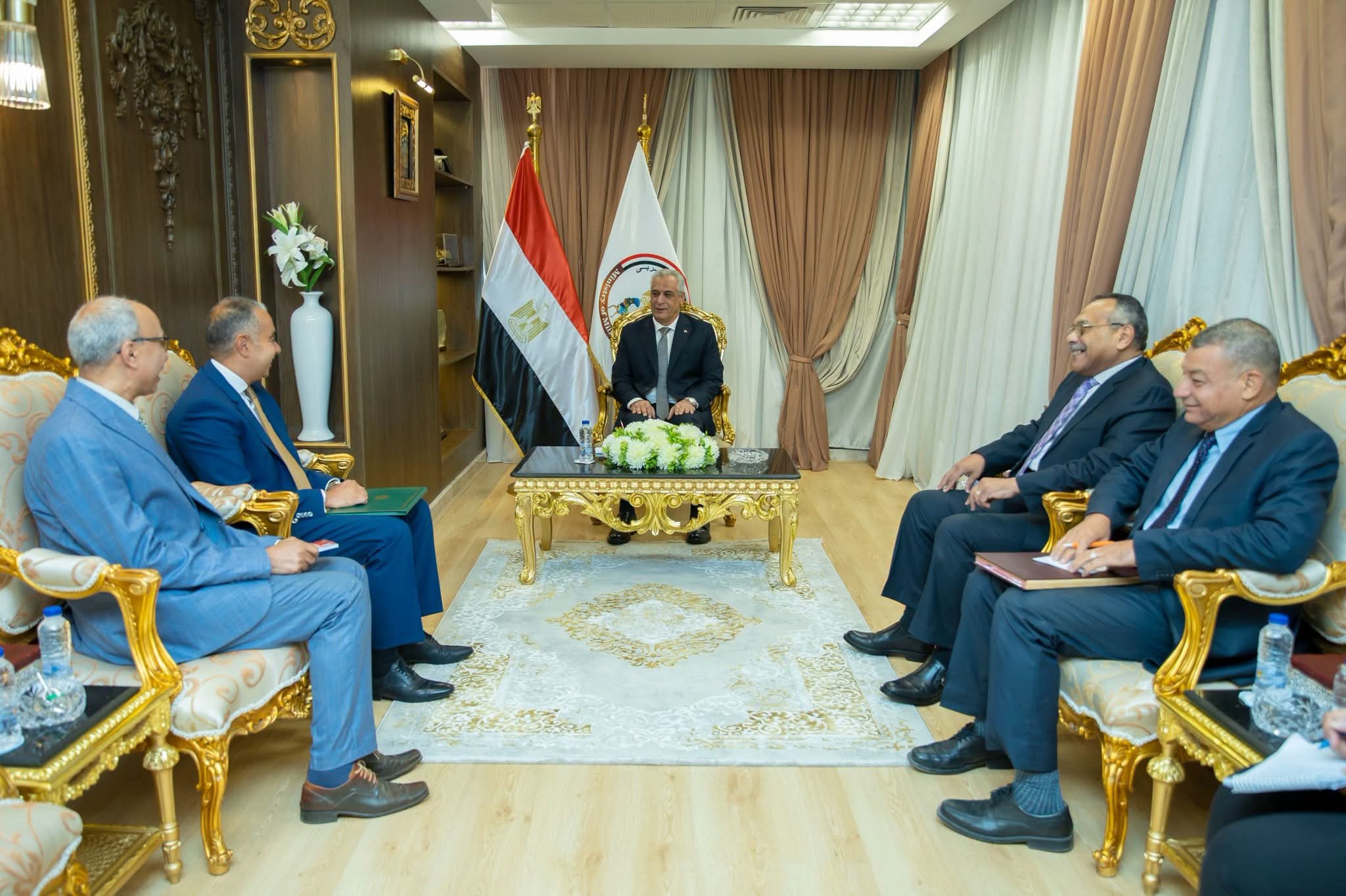 الإنتاج الحربي يبحث زيادة نفاذ منتجات شركاته إلى السوق الأوغندية