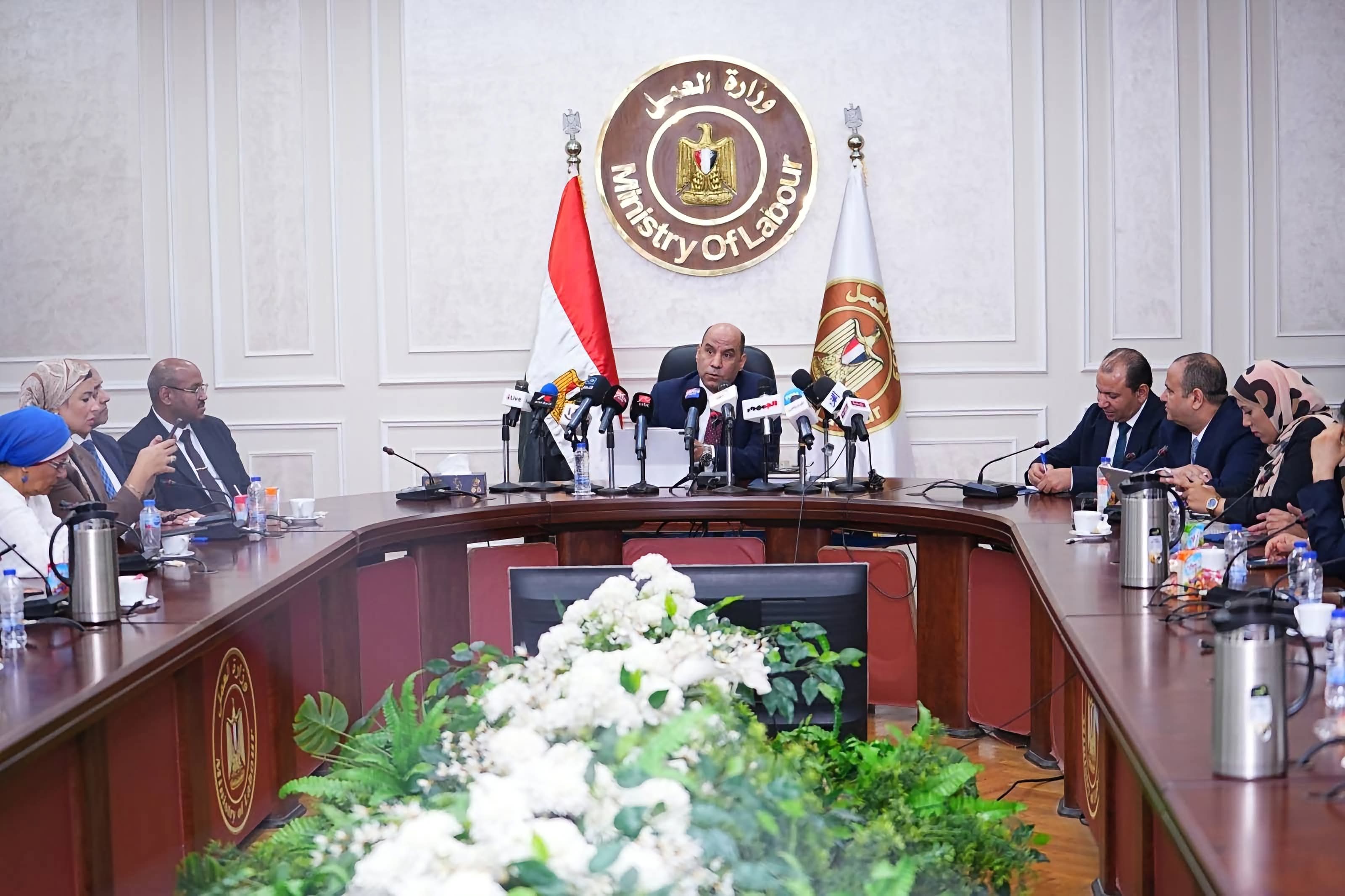10 محاور لتنظيم العمل بالقطاع الخاص.. أبرزها حماية الأجور وحظر التمييز
