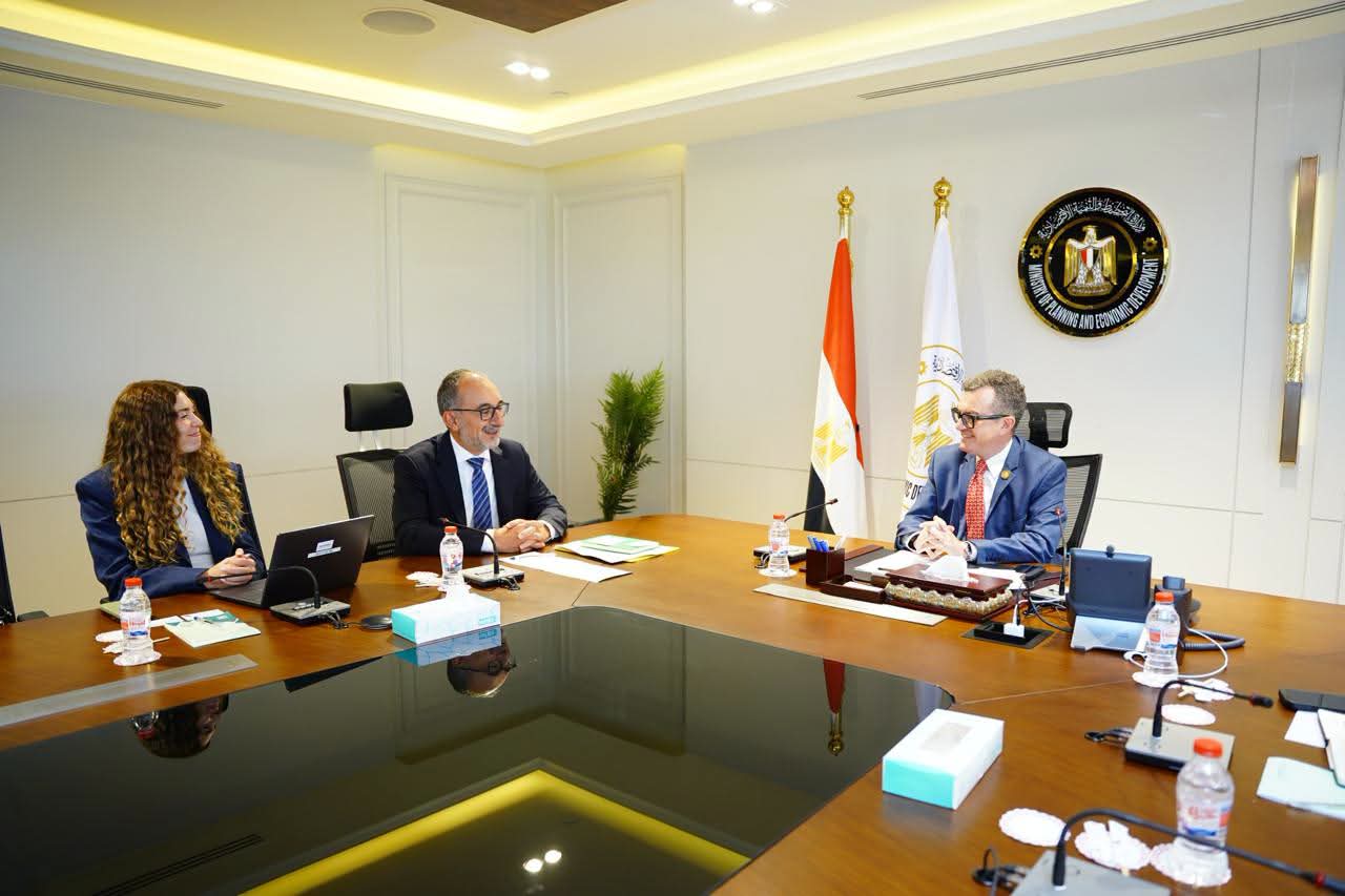 «التخطيط» و«التمويل الدولية» تبحثان زيادة مشاركة القطاع الخاص في الطاقة والمياه والبنية التحتية