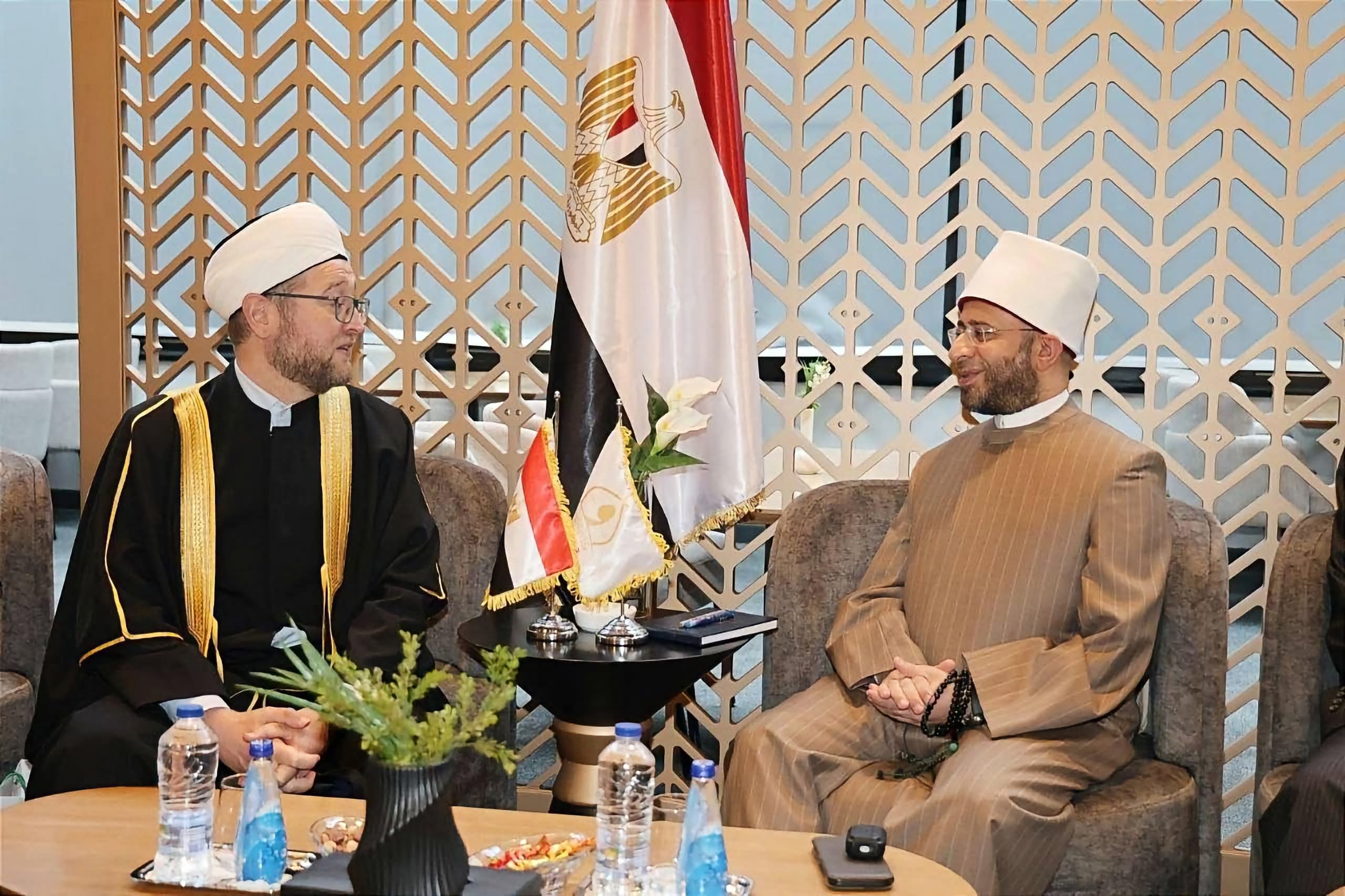 وزير الأوقاف ومفتي موسكو يبحثان تعزيز التعاون الديني ومواجهة التطرف