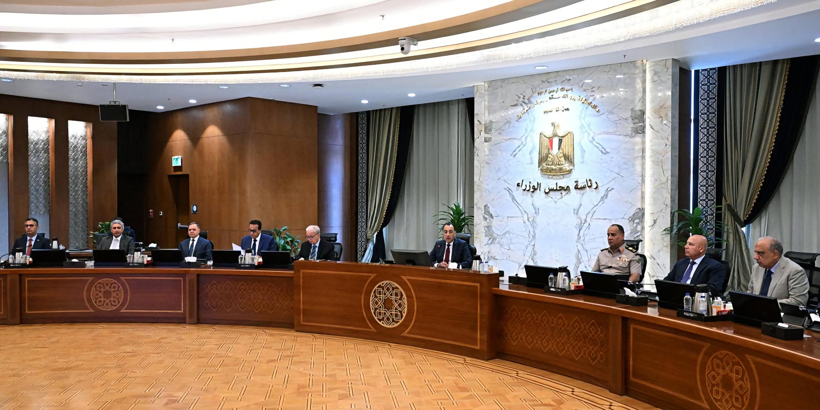 الحكومة تتحسب لارتفاع أسعار النفط وتؤكد تأمين السلع الأساسية.. ومدبولي: «أهلًا مدارس» لتخفيف الأعباء عن الأسر