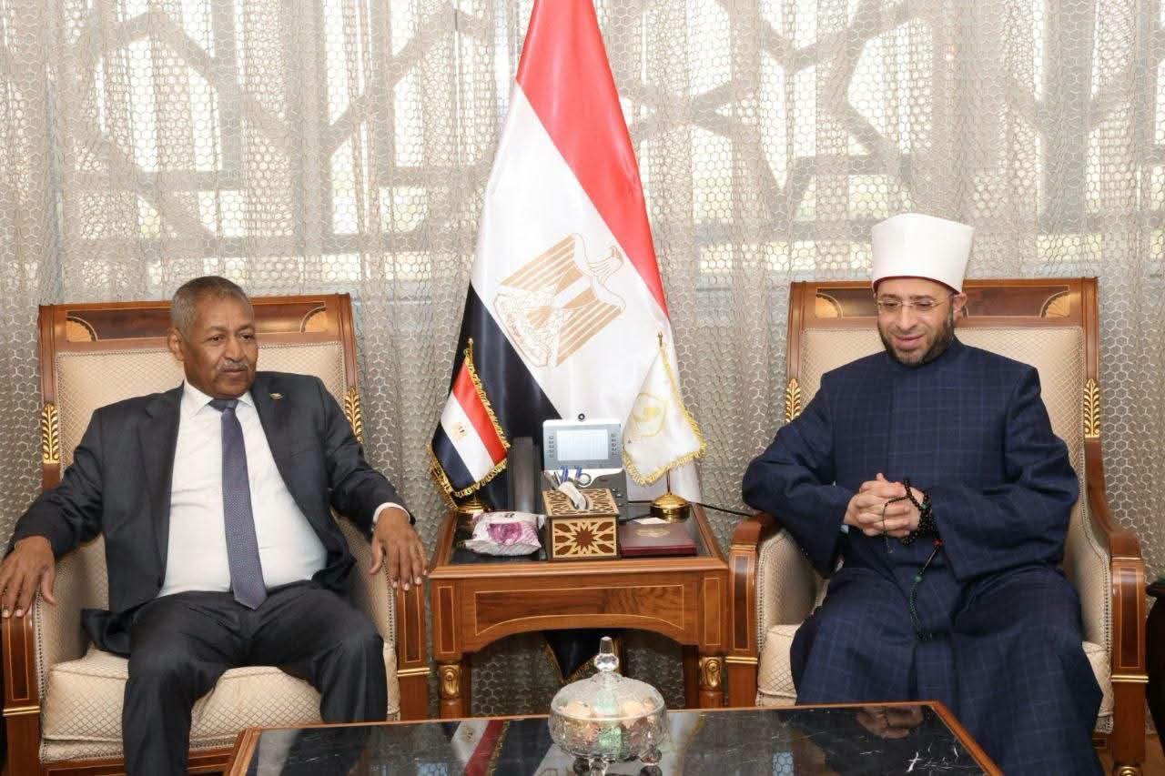 وزير الأوقاف يبحث مع سفير السودان تعزيز التعاون في تدريب الأئمة والواعظات