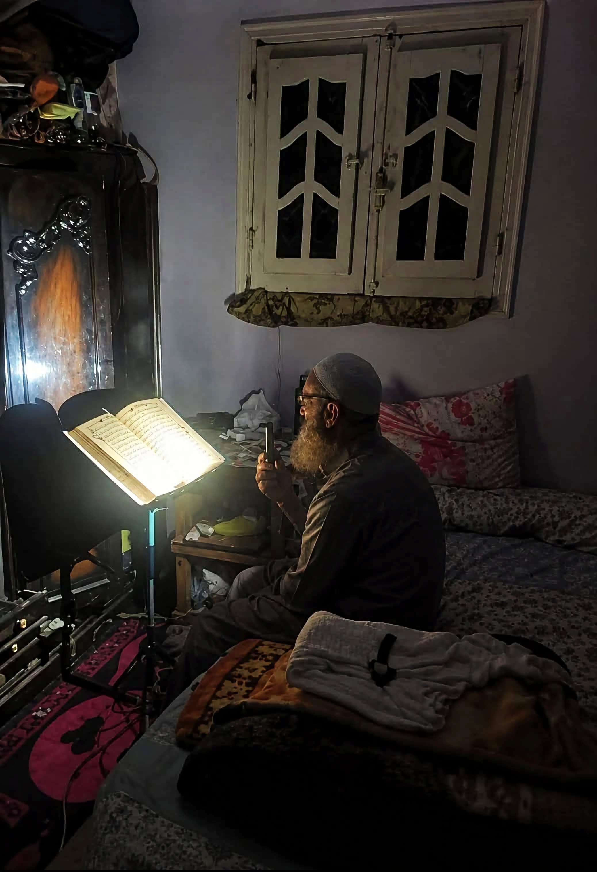 قد ينطفئ ضوء المصباح.. لكن نور القرآن لا ينطفئ