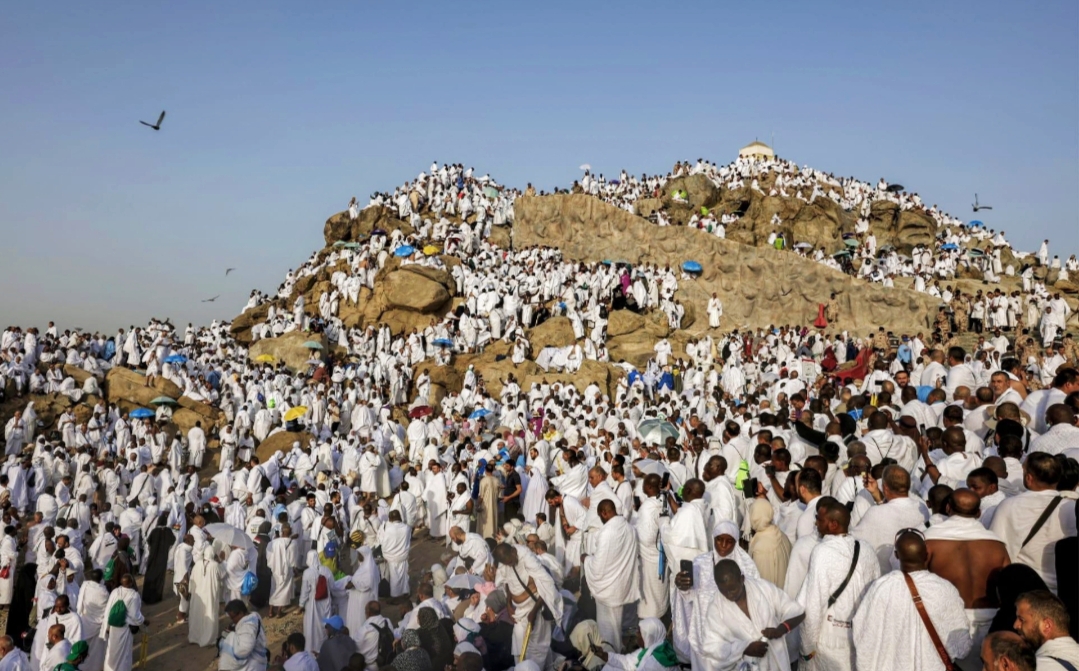 عروض مغرية من شركات غير مرخصة.. الحكومة تحذر من النصب في الحج والعمرة