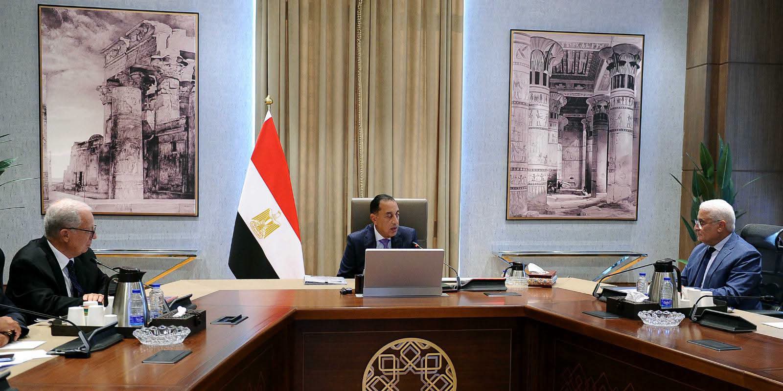 رئيس الوزراء يتابع تسوية مديونية «القابضة للغزل والنسيج» لدى التأمينات