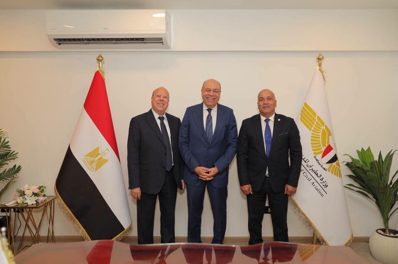 مصر للطيران للخدمات الأرضية توقع عقدين لتعزيز الشراكات الدولية وزيادة الحركة الجوية