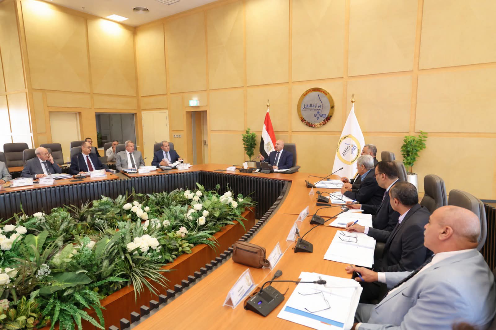 وزير النقل يوجه بتحسين الخدمة والنظافة على مدار الساعة بالقطارات والمترو والمونوريل