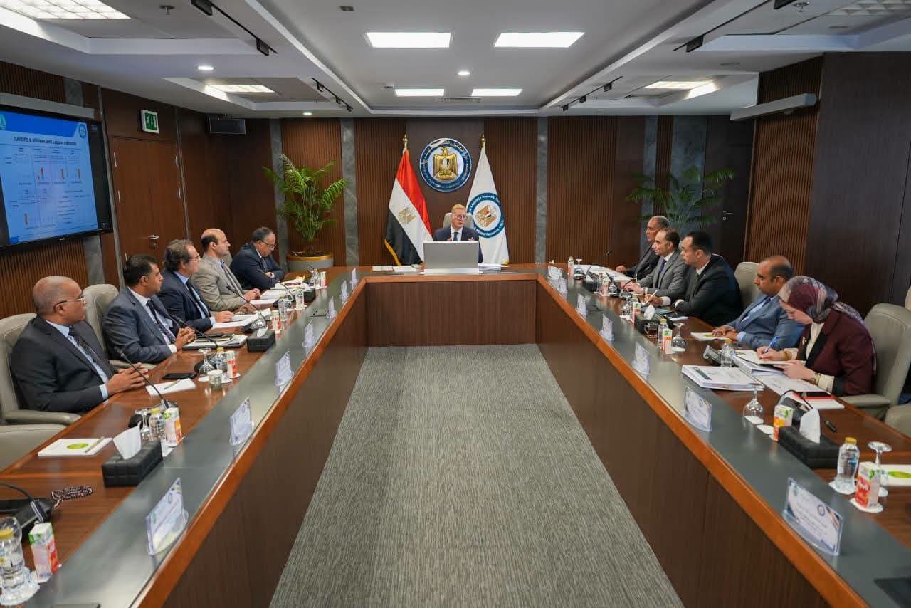 6  اتفاقيات بترولية جديدة باستثمارات 83 مليون دولار.. و«جنوب الوادي» تستهدف 44 ألف برميل يوميًا