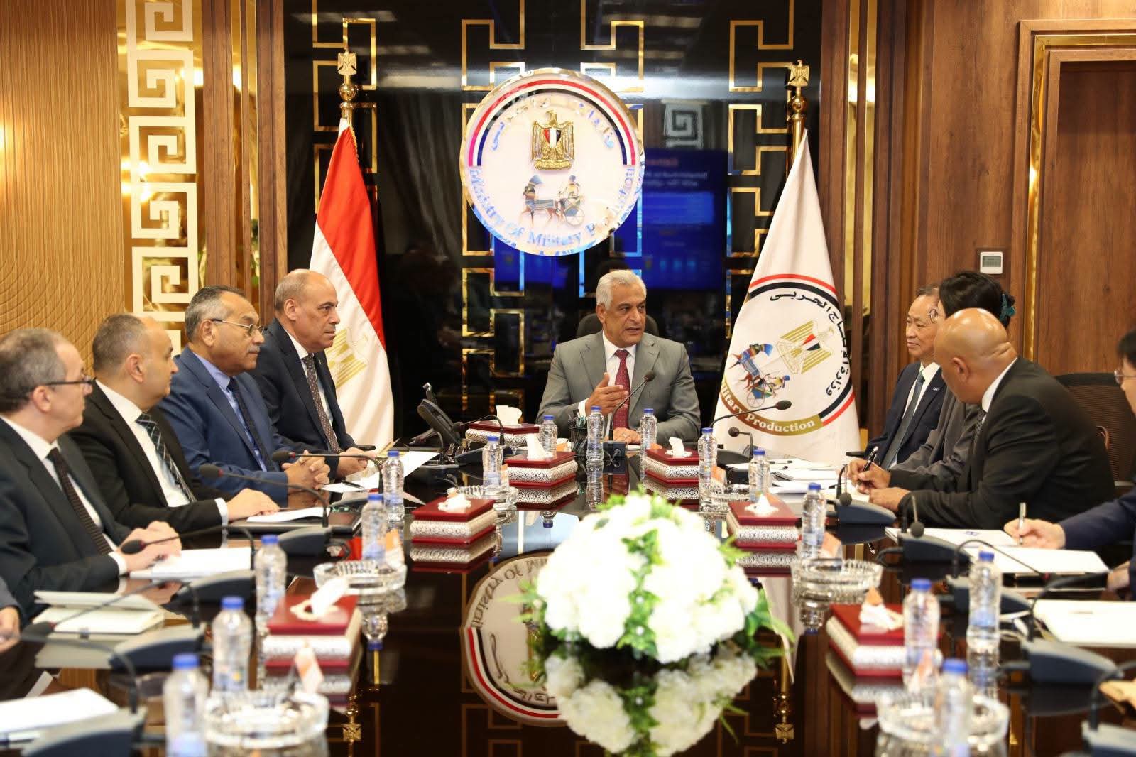 الإنتاج الحربي يبحث مع شركة صينية التعاون في الإلكترونيات والأمن السيبراني والطاقة