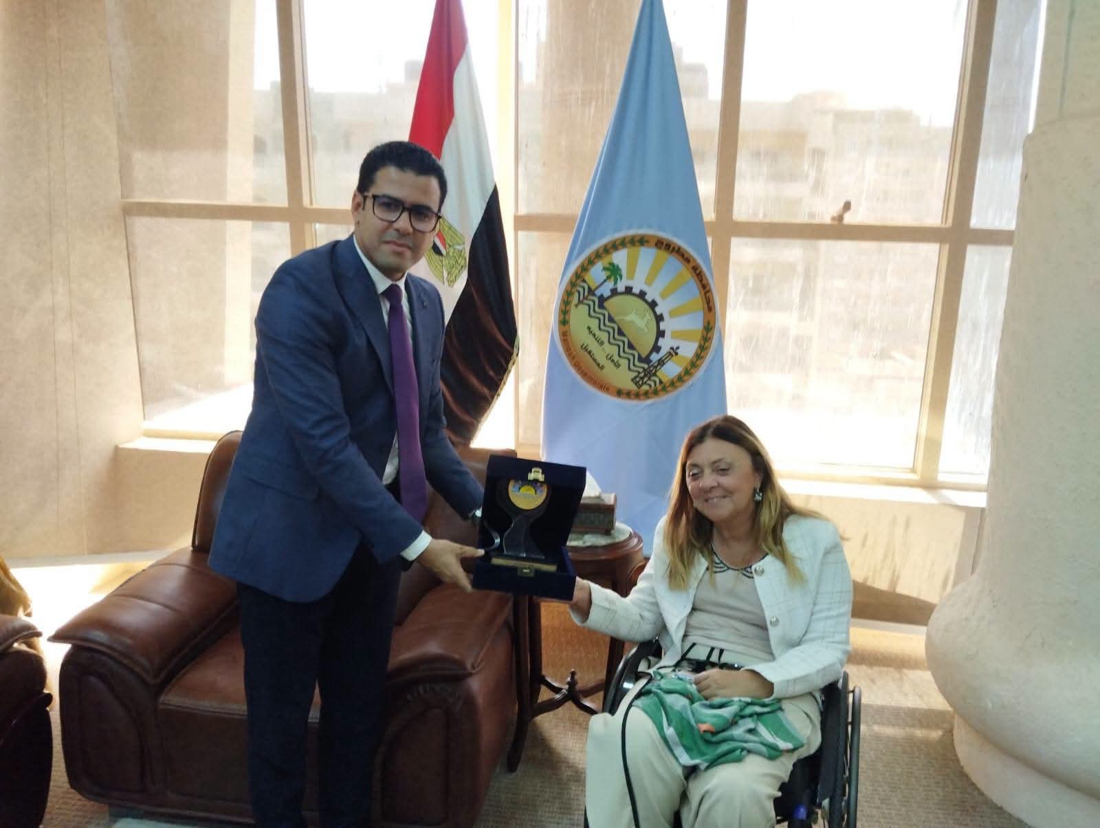2300 بطاقة خدمات متكاملة في مطروح.. تحرك لتوفير فحوصات القومسيون الطبي داخل المحافظة
