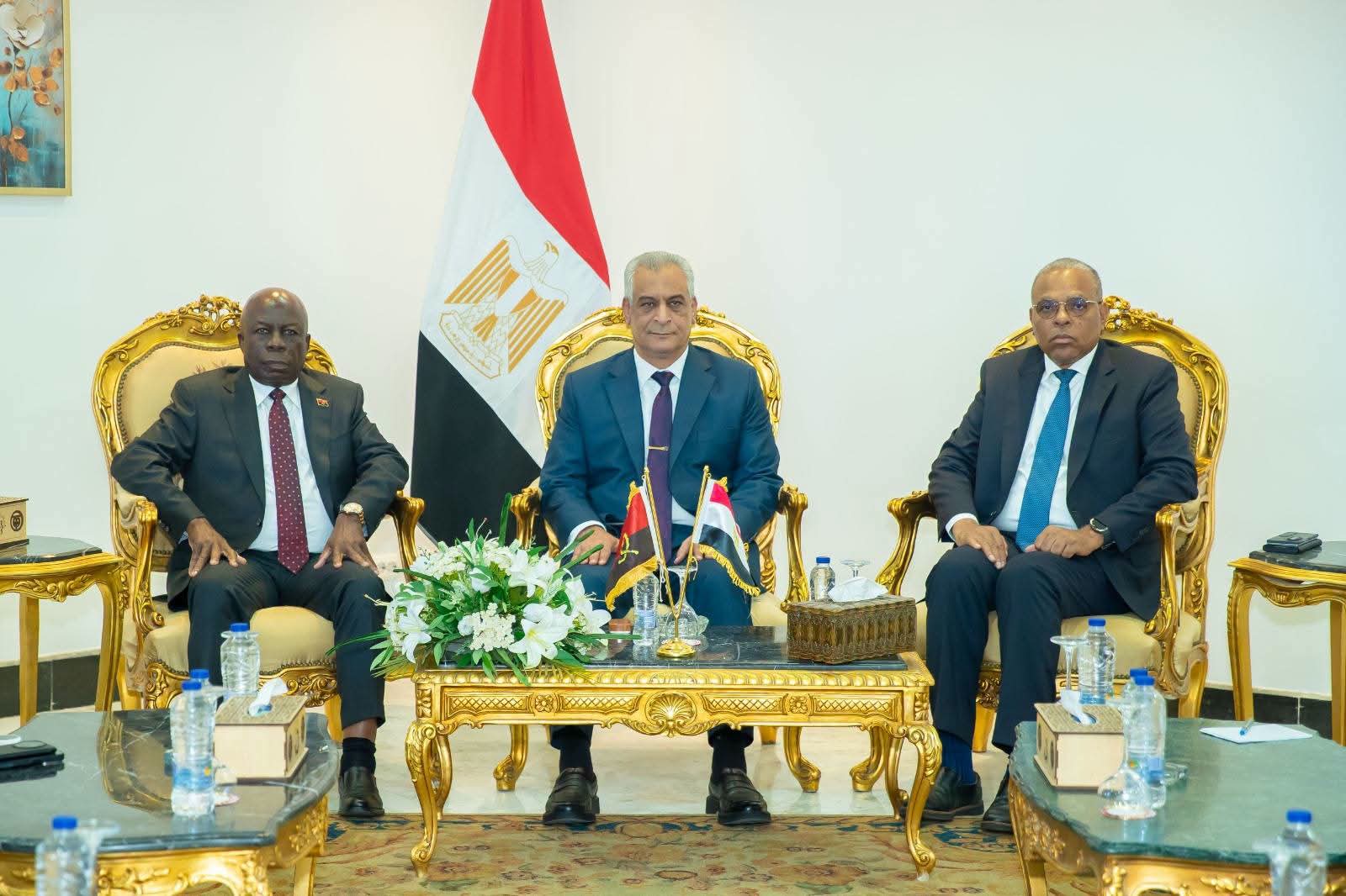 مصر وأنجولا تبحثان تعزيز الشراكة في الصناعات الدفاعية والمدنية