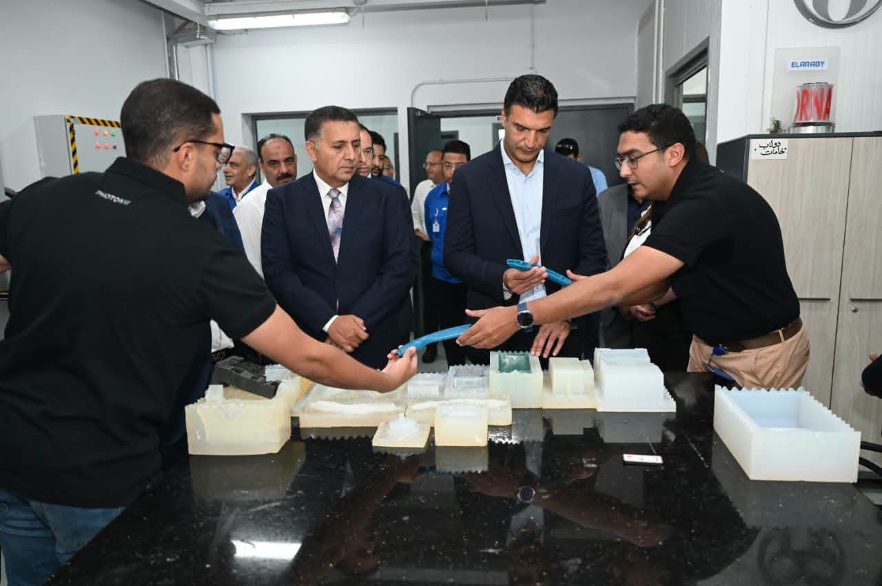 وزير الصناعة يتفقد مركز فوتون إكس ويؤكد دعم البحث والتطوير وتعميق التصنيع المحلي