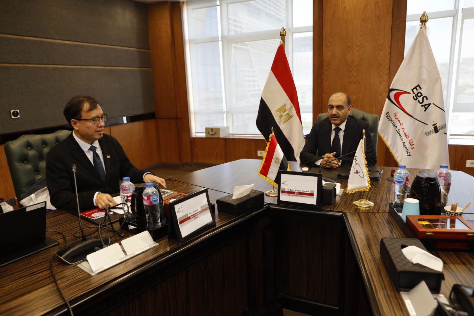 مصر والصين تبحثان تعزيز التعاون في تكنولوجيا الفضاء والأقمار الصناعية