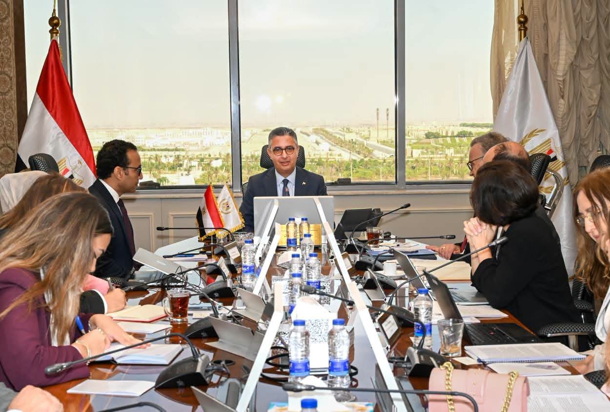 وزير التموين يبحث مع بنك الاستثمار الأوروبي مشروعات الأمن الغذائي والتخزين