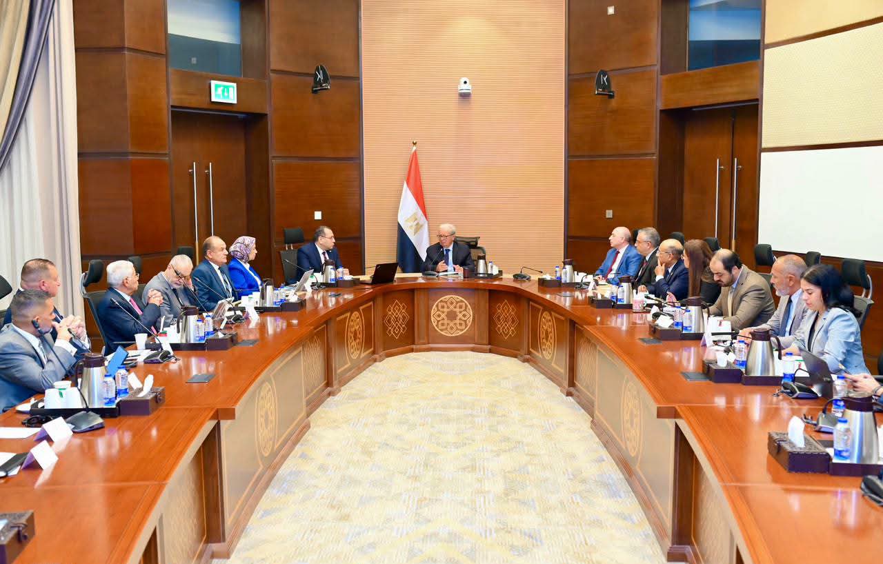 نائب رئيس مجلس الوزراء يتابع مستجدات مشروع تطوير الغزل والنسيج وأداء الشركات