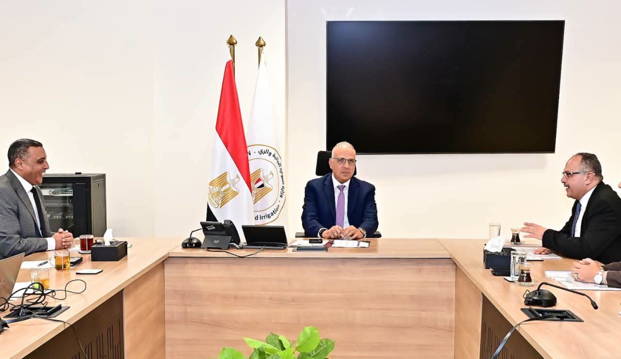 «الري» تتابع حماية الشواطئ وتجديد قنطرة فم بحر مويس وتجربة تأهيل الترع بمواد صديقة للبيئة