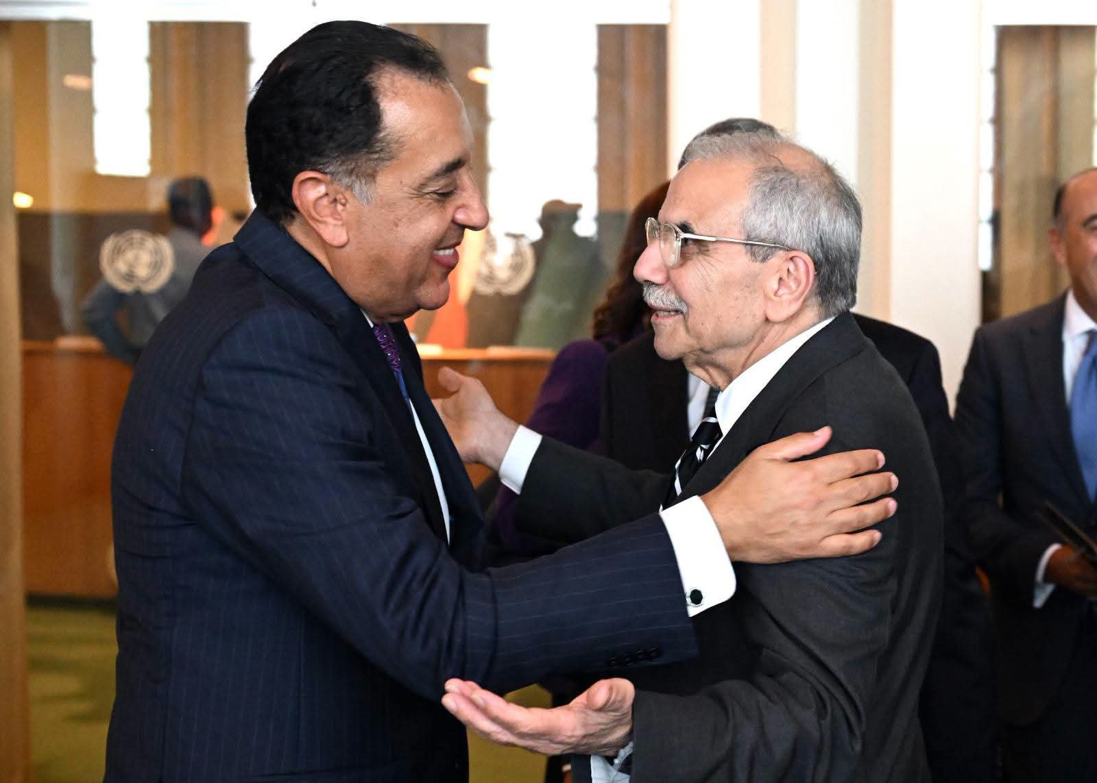 مدبولي: مصر تدعم استقرار لبنان وسيادته ووحدة أراضيه وتساند مؤسساته الوطنية