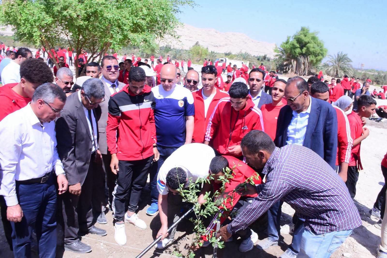 جامعة سوهاج تفتتح مزرعة ثانية تضم 2000 شجرة مثمرة ضمن مبادرة «100 مليون شجرة»