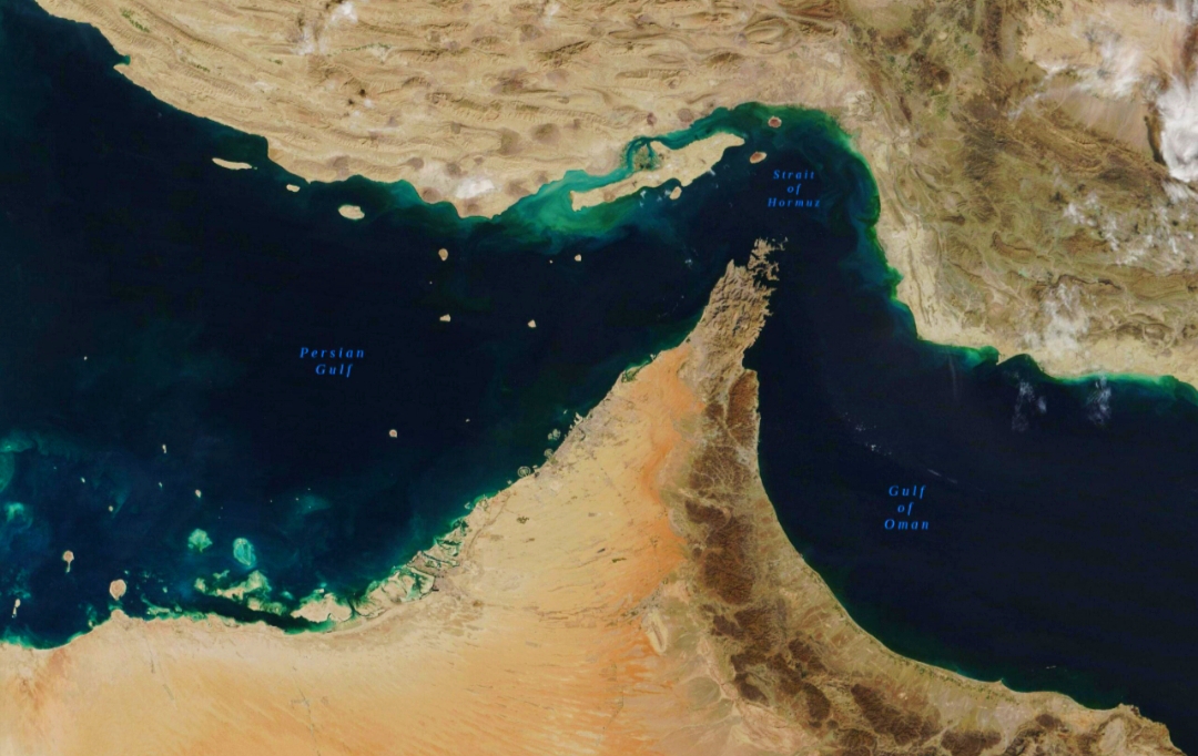 ترامب يطلق اسم «مضيق ترامب» على هرمز.. وإيران تعرض إعادة فتحه خلال 7 أيام