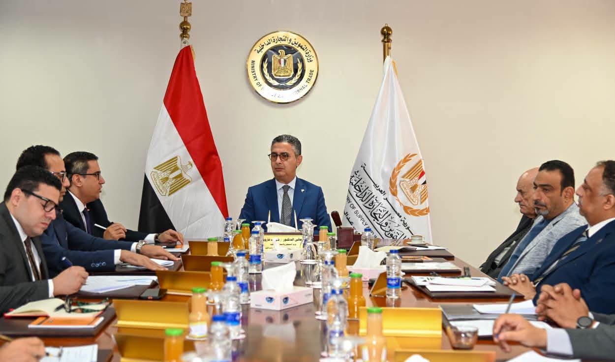 وزير التموين يبحث تكلفة الخبز السياحي والفينو ويؤكد استقرار إمدادات الدقيق