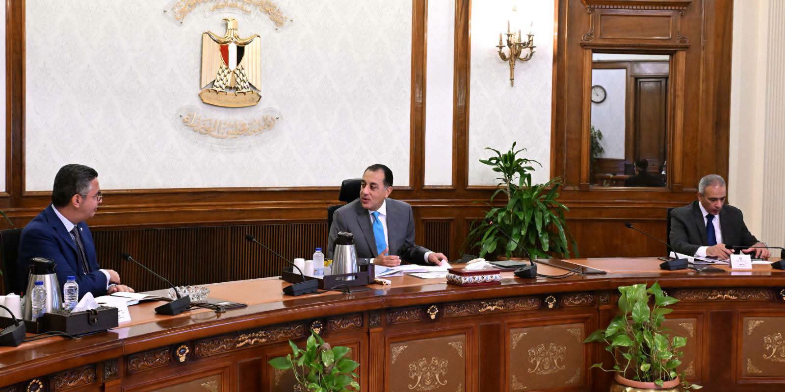 مدبولي يتابع انتظام منظومتي الخبز والتموين ويطمئن على توافر السلع الأساسية