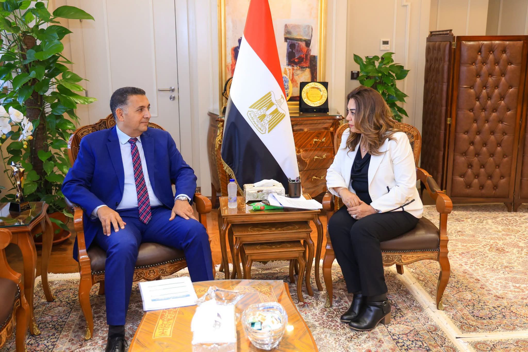 منال عوض تتابع مشروعات «حياة كريمة» والخطة الاستثمارية ومنظومة المخلفات بالقليوبية