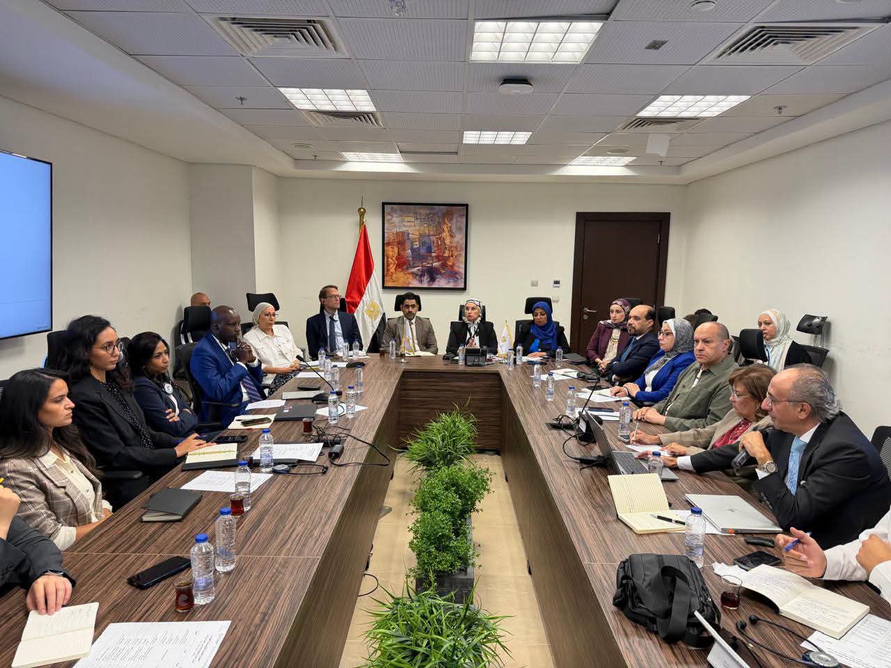 الإسكان والبنك الدولي يستعرضان خطة تنفيذ استراتيجية المدن الذكية وتطوير غرب القاهرة