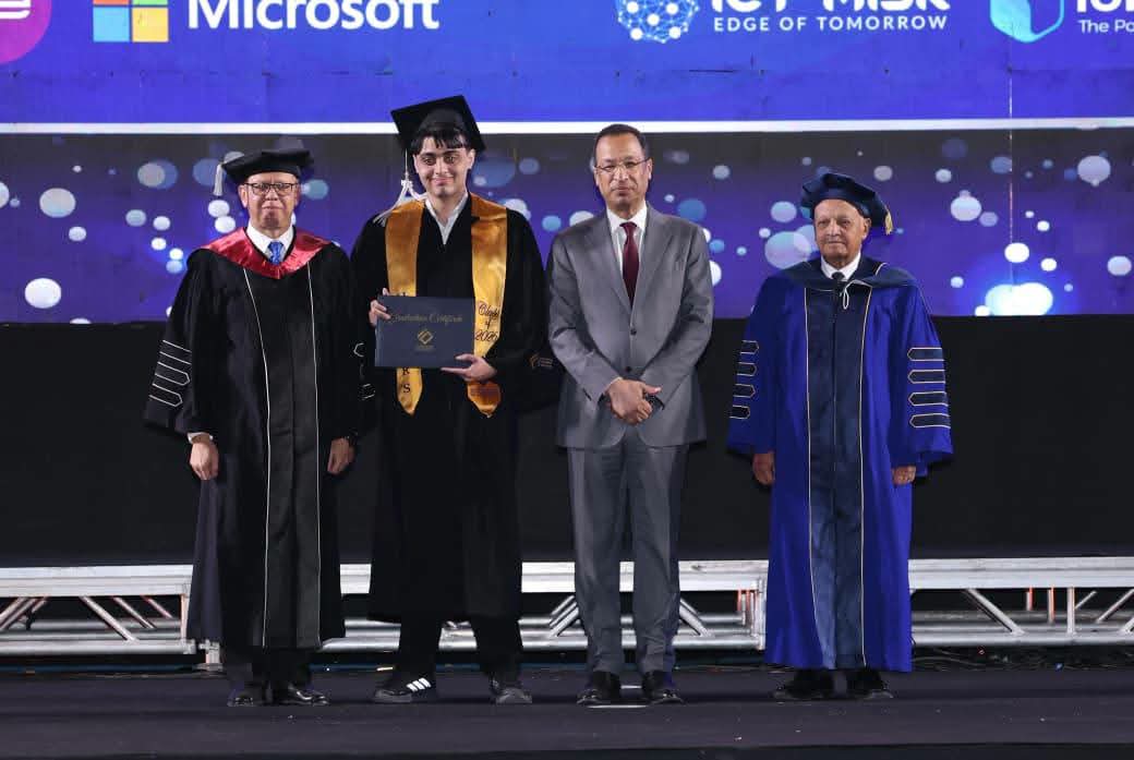 جامعة مصر للمعلوماتية تخرج 214 طالبًا وتوقع 3 اتفاقيات تعاون مع جامعة فرنسية